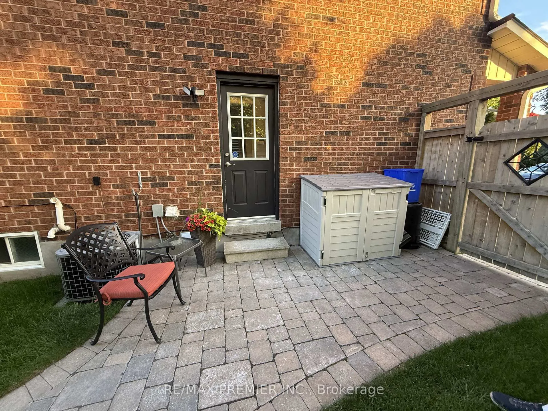 Photo 2 of Unit LOWER, 77 Largo Crescent, Vaughan, Maple — HOMEH