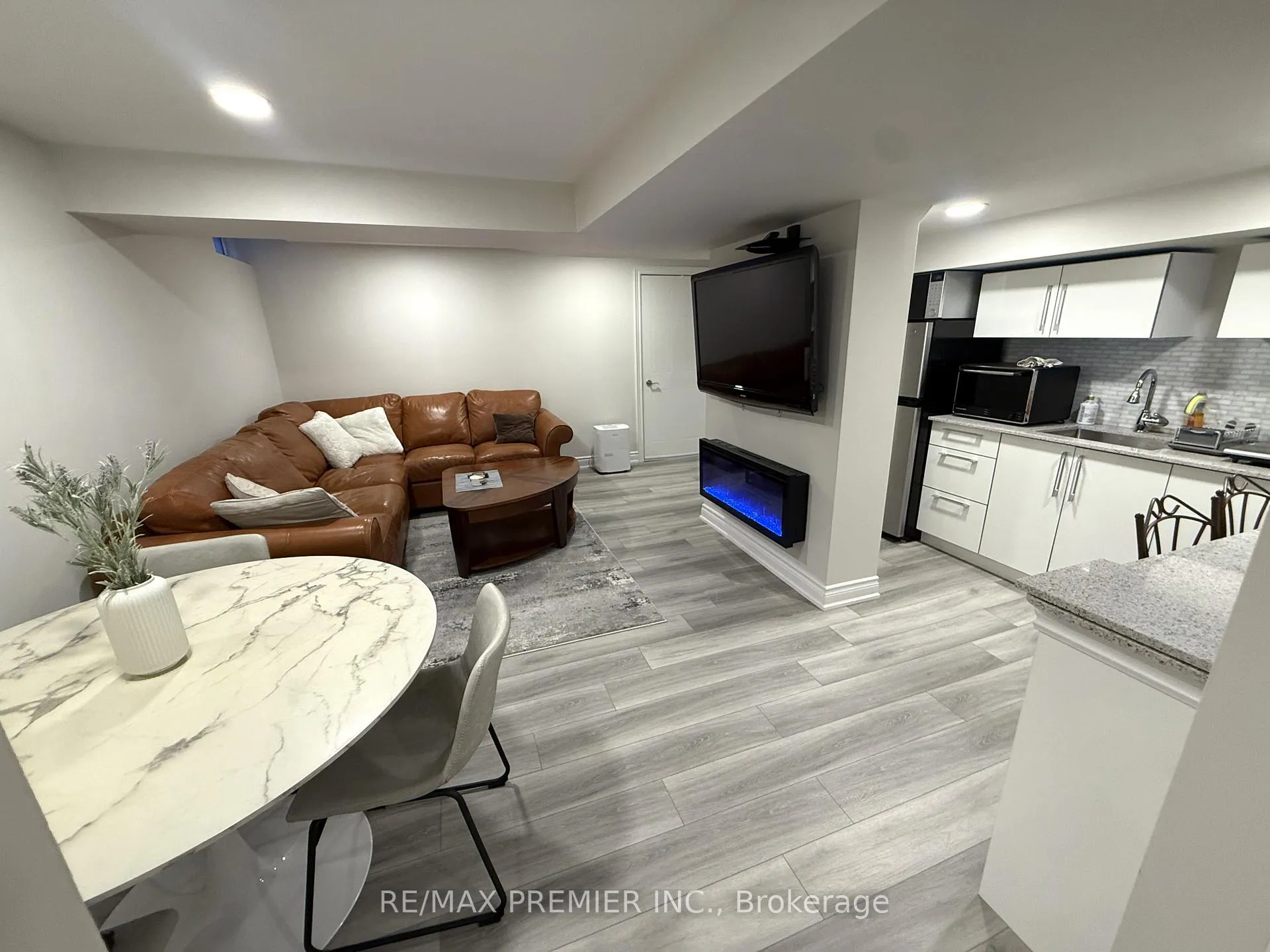 Photo 5 of Unit LOWER, 77 Largo Crescent, Vaughan, Maple — HOMEH