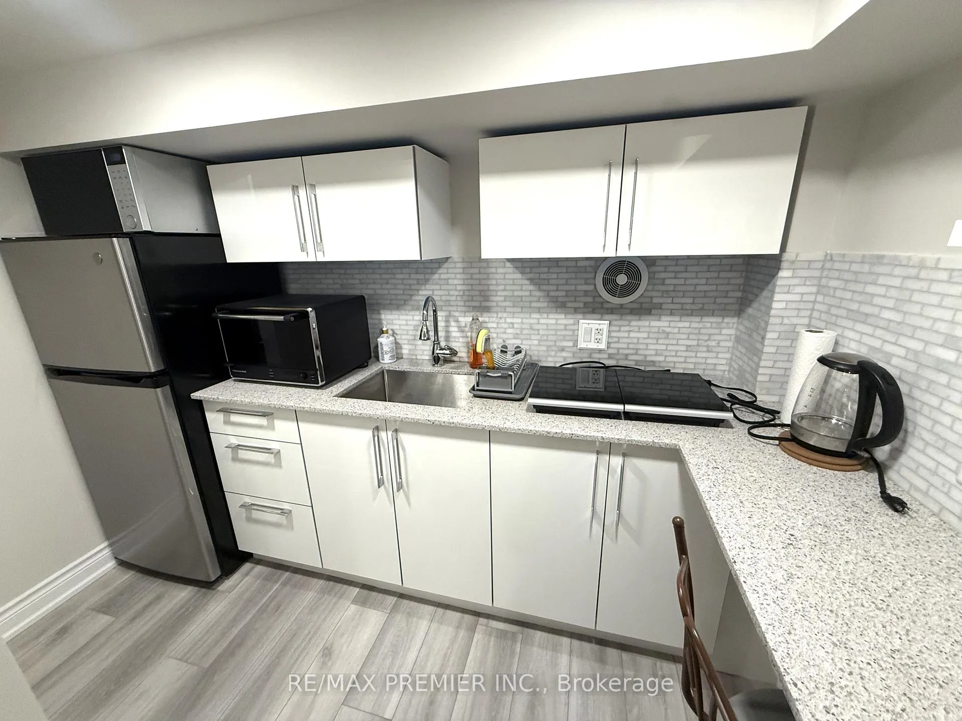 Photo 6 of Unit LOWER, 77 Largo Crescent, Vaughan, Maple — HOMEH