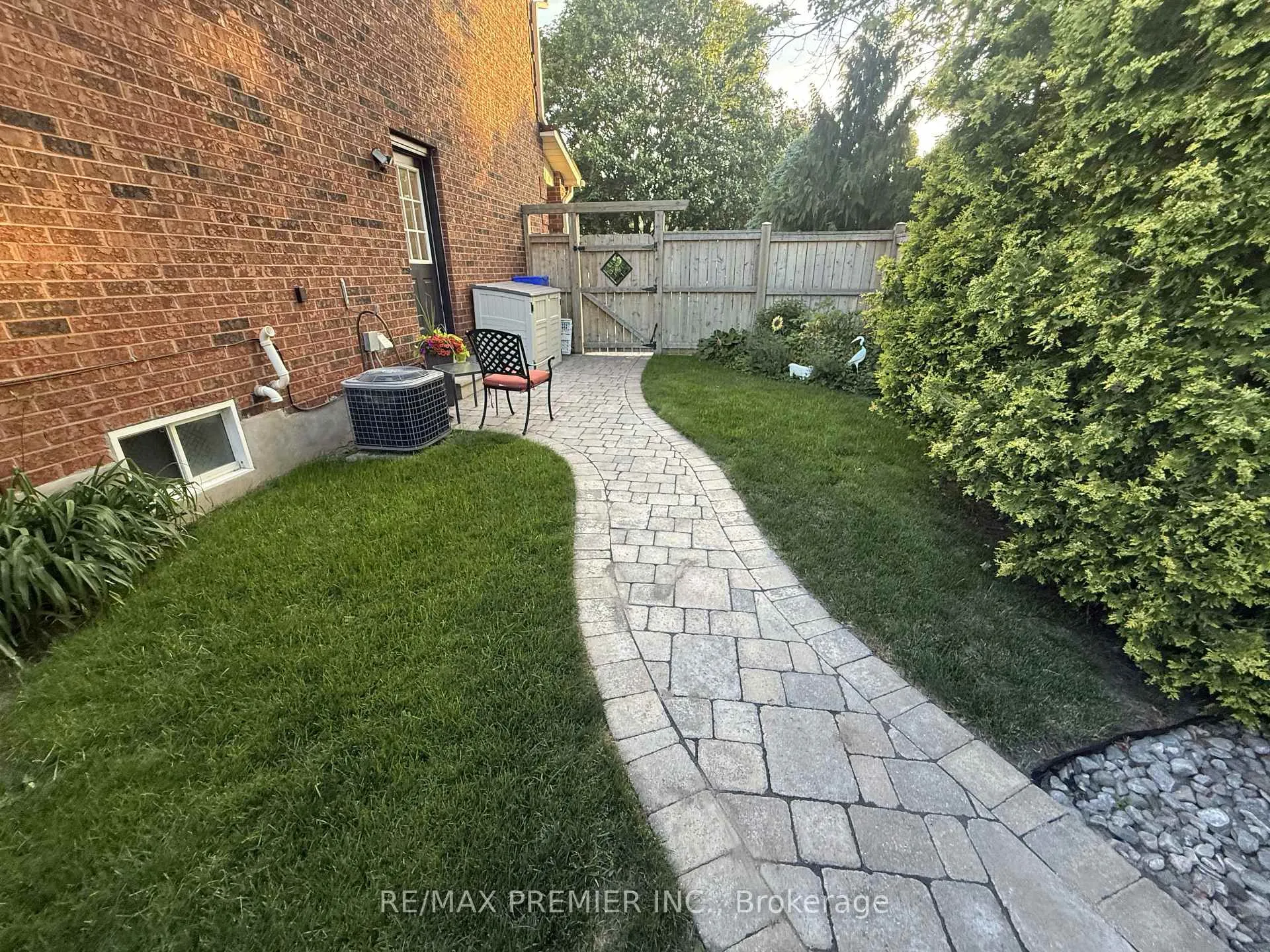 Photo 17 of Unit LOWER, 77 Largo Crescent, Vaughan, Maple — HOMEH