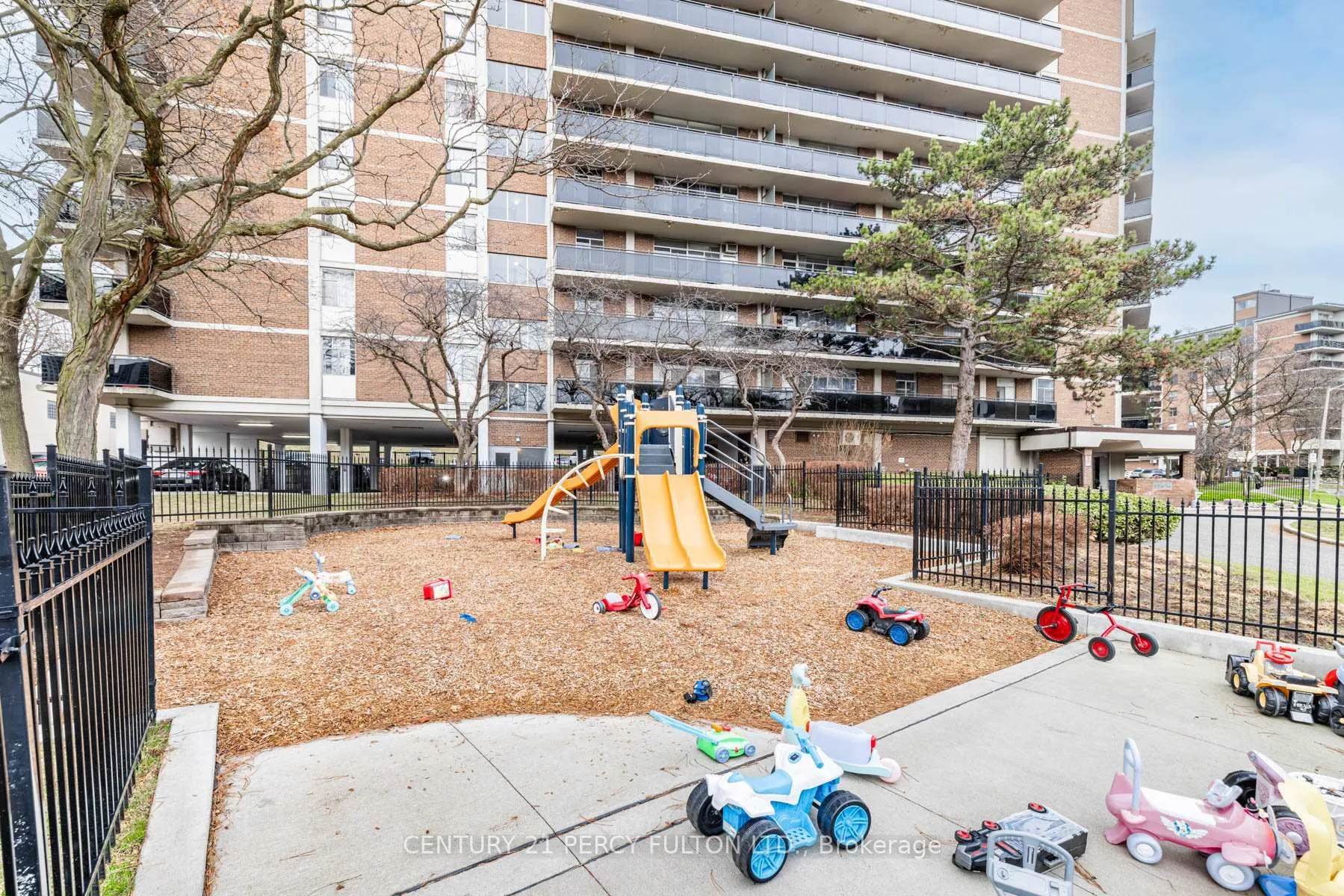 Photo 2 of Unit 201, 8 Park Vista Drive, Toronto, O'Connor-Parkview — HOMEH