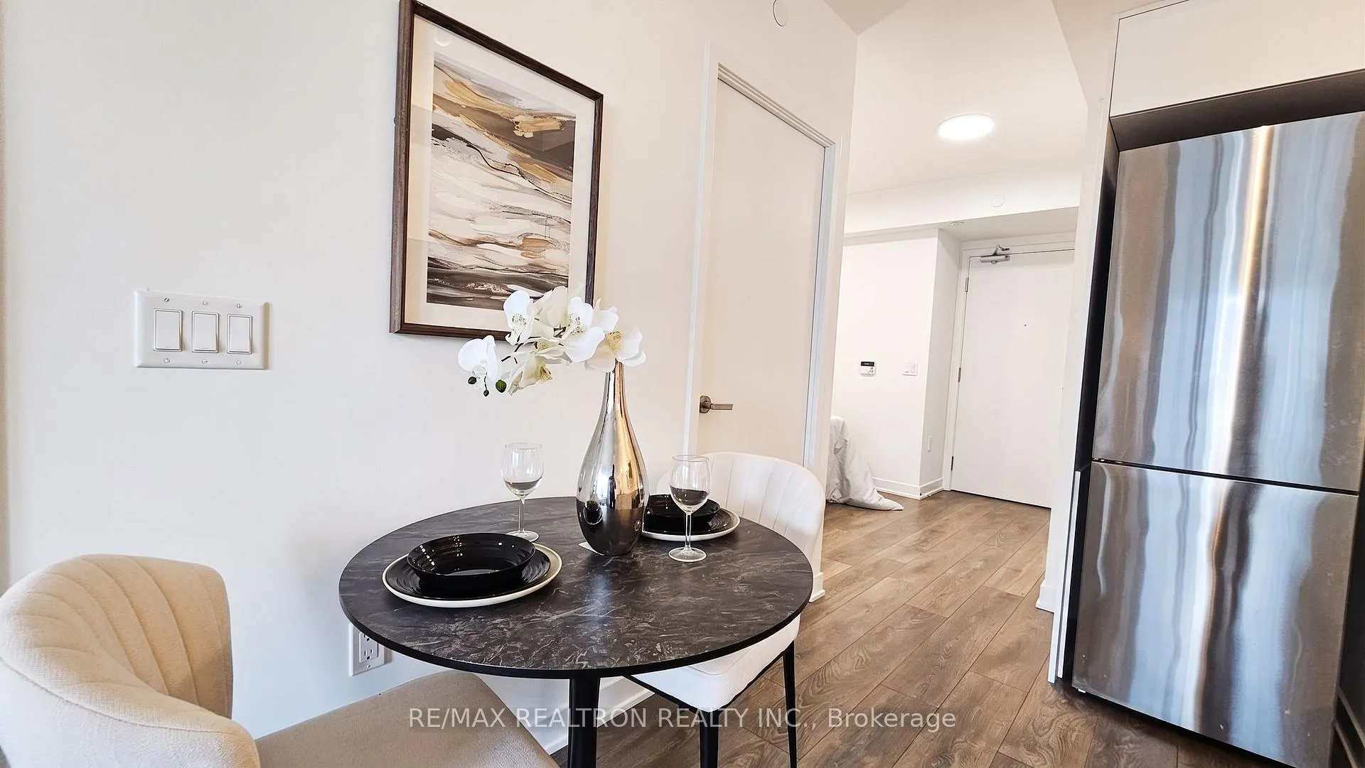 Photo 4 of Unit 2111, 195 Redpath Avenue, Toronto, Mount Pleasant West — HOMEH