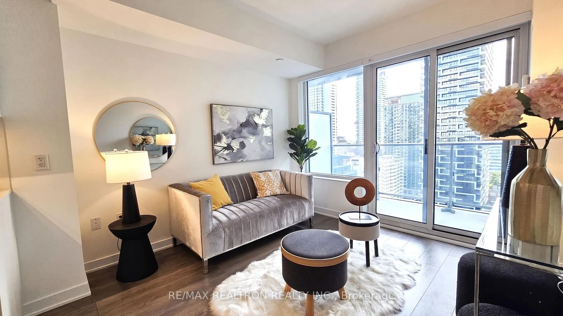 Photo 5 of Unit 2111, 195 Redpath Avenue, Toronto, Mount Pleasant West — HOMEH