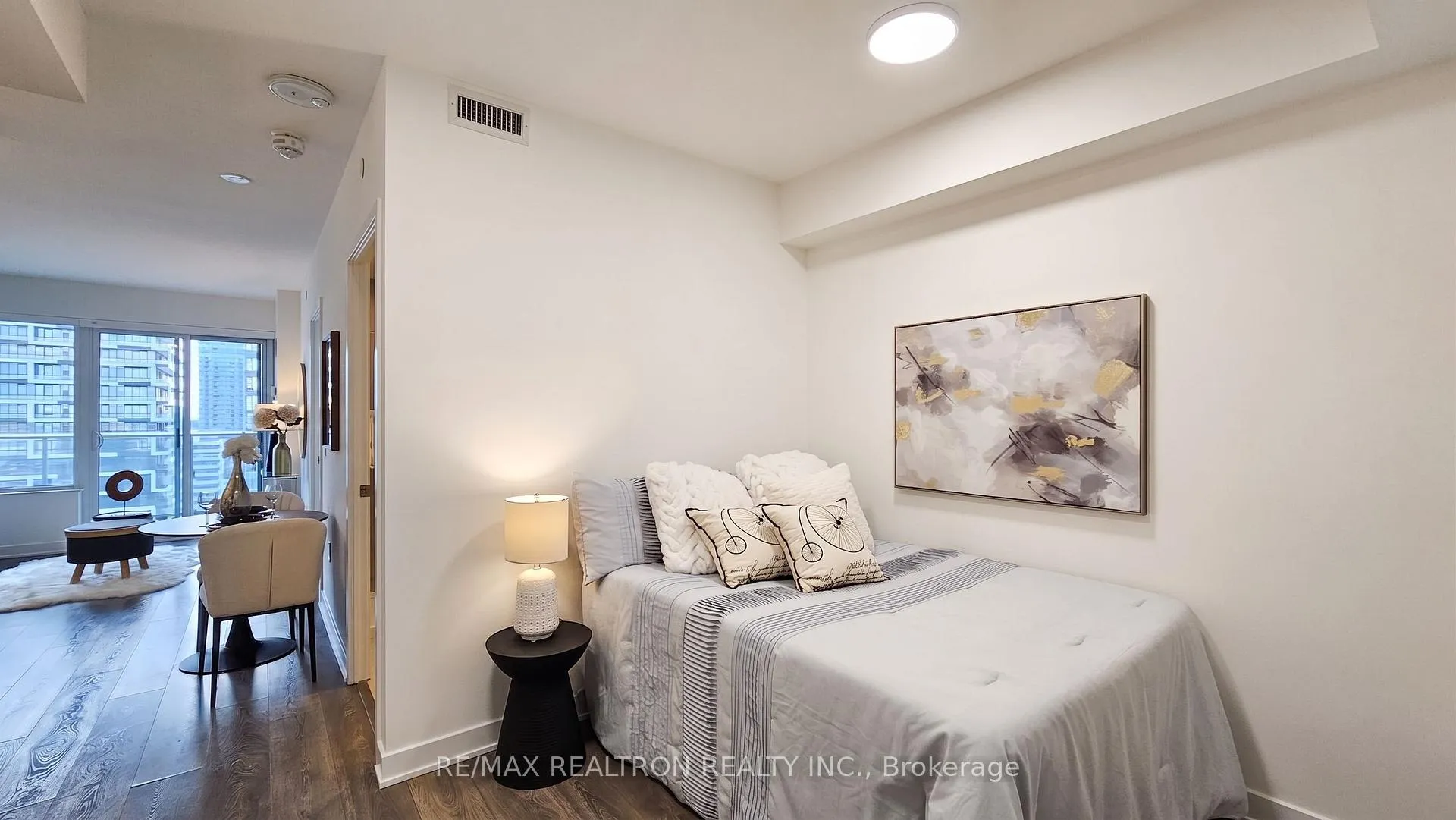 Photo 8 of Unit 2111, 195 Redpath Avenue, Toronto, Mount Pleasant West — HOMEH