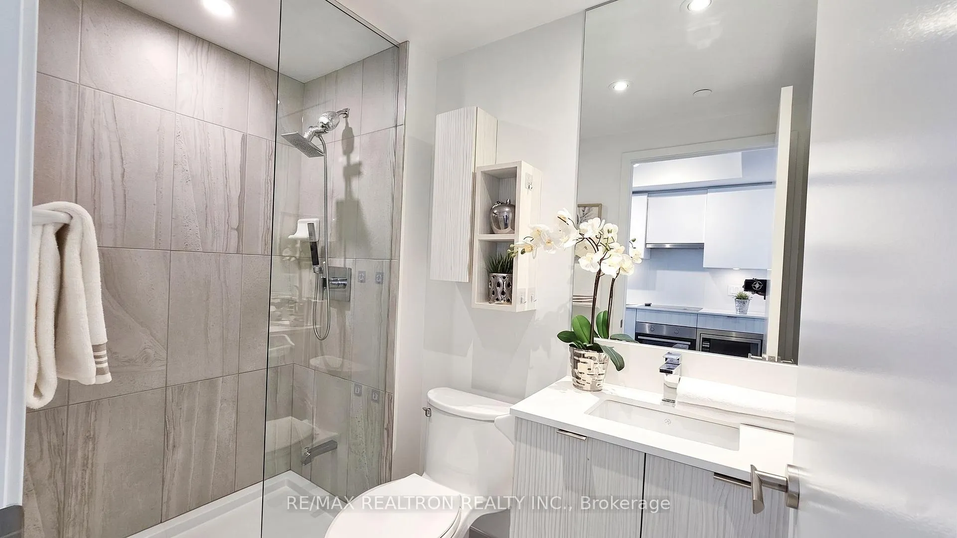 Photo 9 of Unit 2111, 195 Redpath Avenue, Toronto, Mount Pleasant West — HOMEH