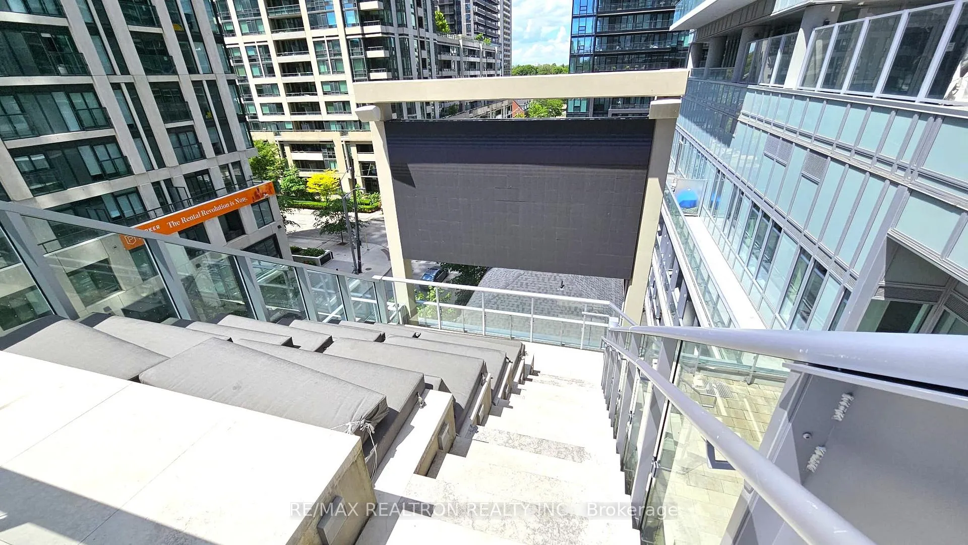 Photo 13 of Unit 2111, 195 Redpath Avenue, Toronto, Mount Pleasant West — HOMEH
