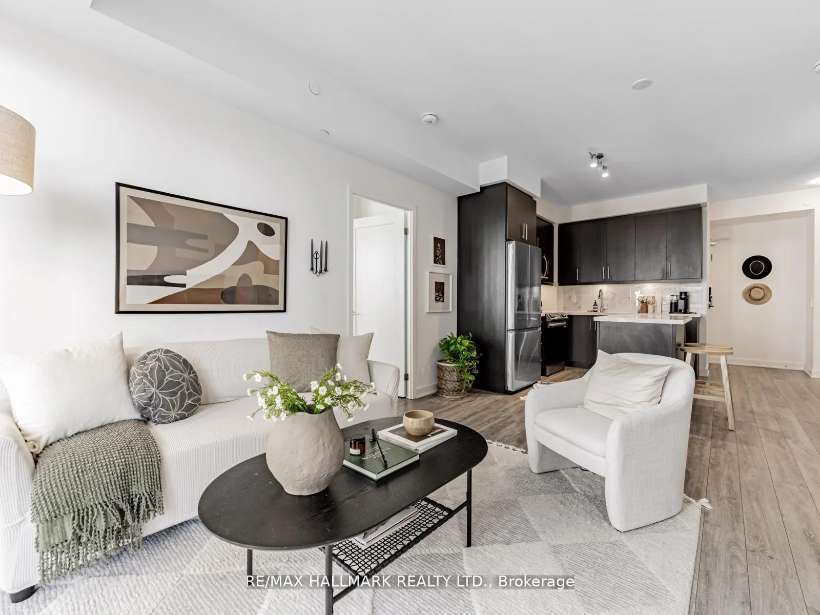 Photo 1 of Unit 404, 105 Oneida Crescent, Richmond Hill, Langstaff — HOMEH