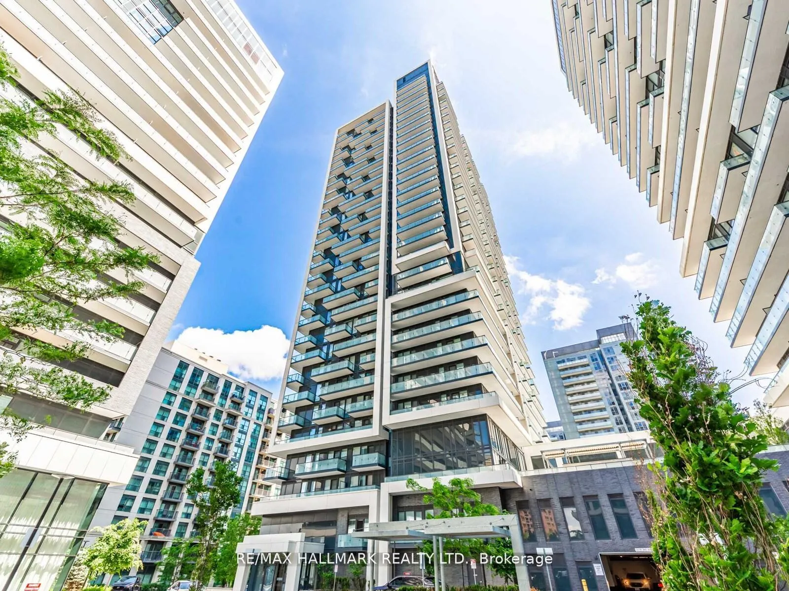 Photo 2 of Unit 404, 105 Oneida Crescent, Richmond Hill, Langstaff — HOMEH