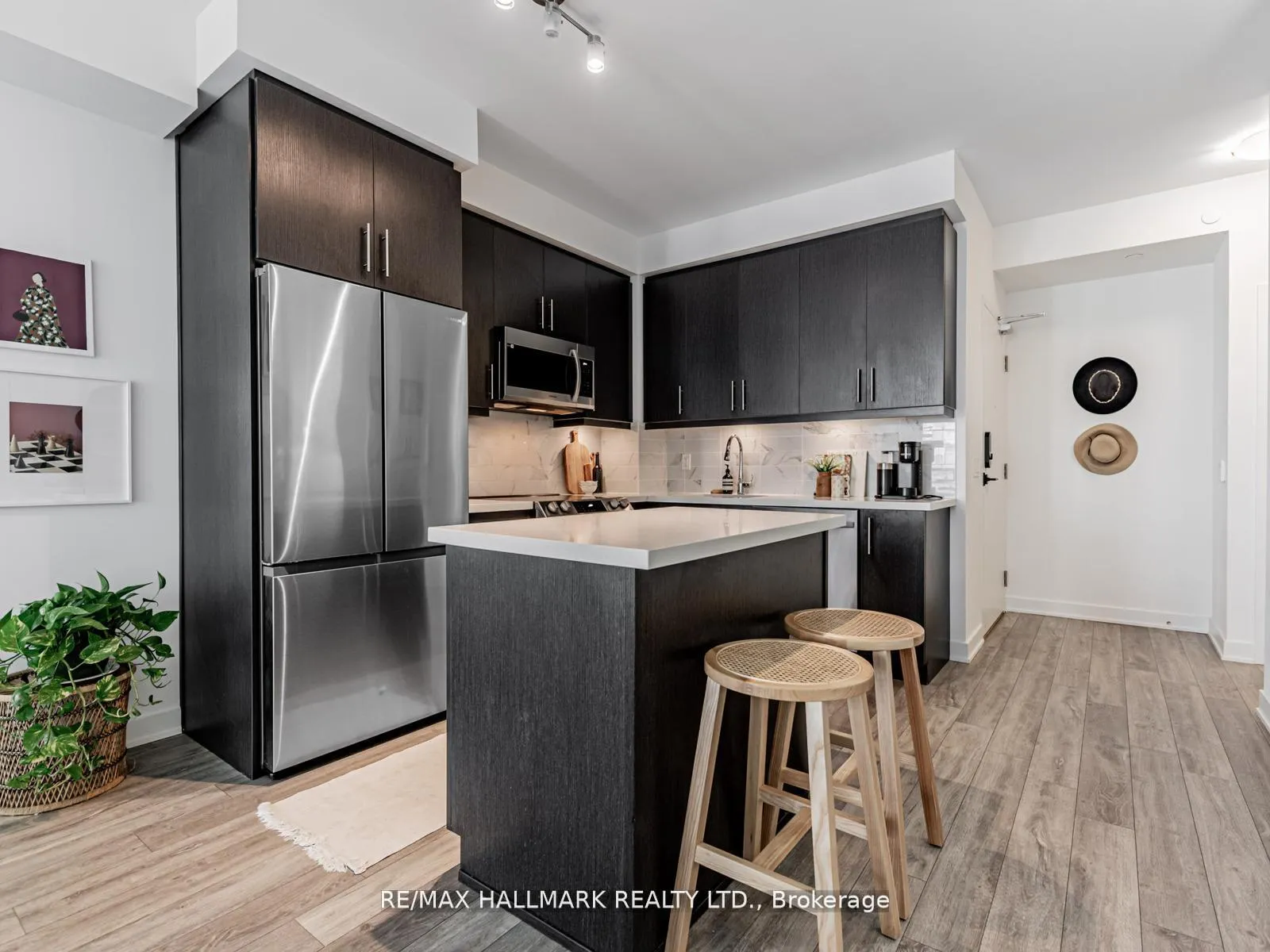 Photo 5 of Unit 404, 105 Oneida Crescent, Richmond Hill, Langstaff — HOMEH