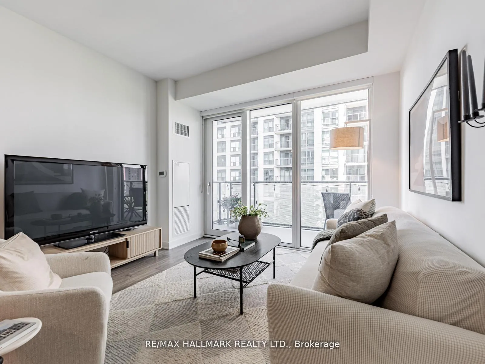 Photo 9 of Unit 404, 105 Oneida Crescent, Richmond Hill, Langstaff — HOMEH