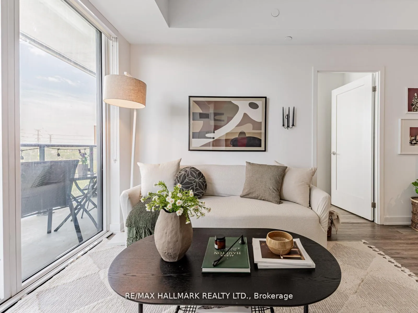 Photo 11 of Unit 404, 105 Oneida Crescent, Richmond Hill, Langstaff — HOMEH