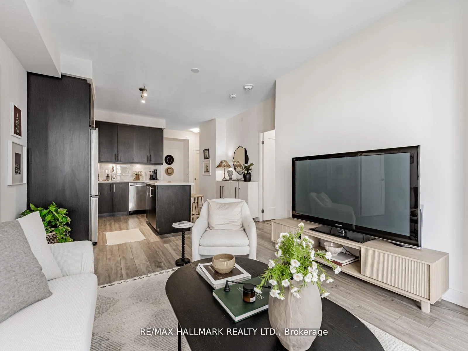 Photo 12 of Unit 404, 105 Oneida Crescent, Richmond Hill, Langstaff — HOMEH