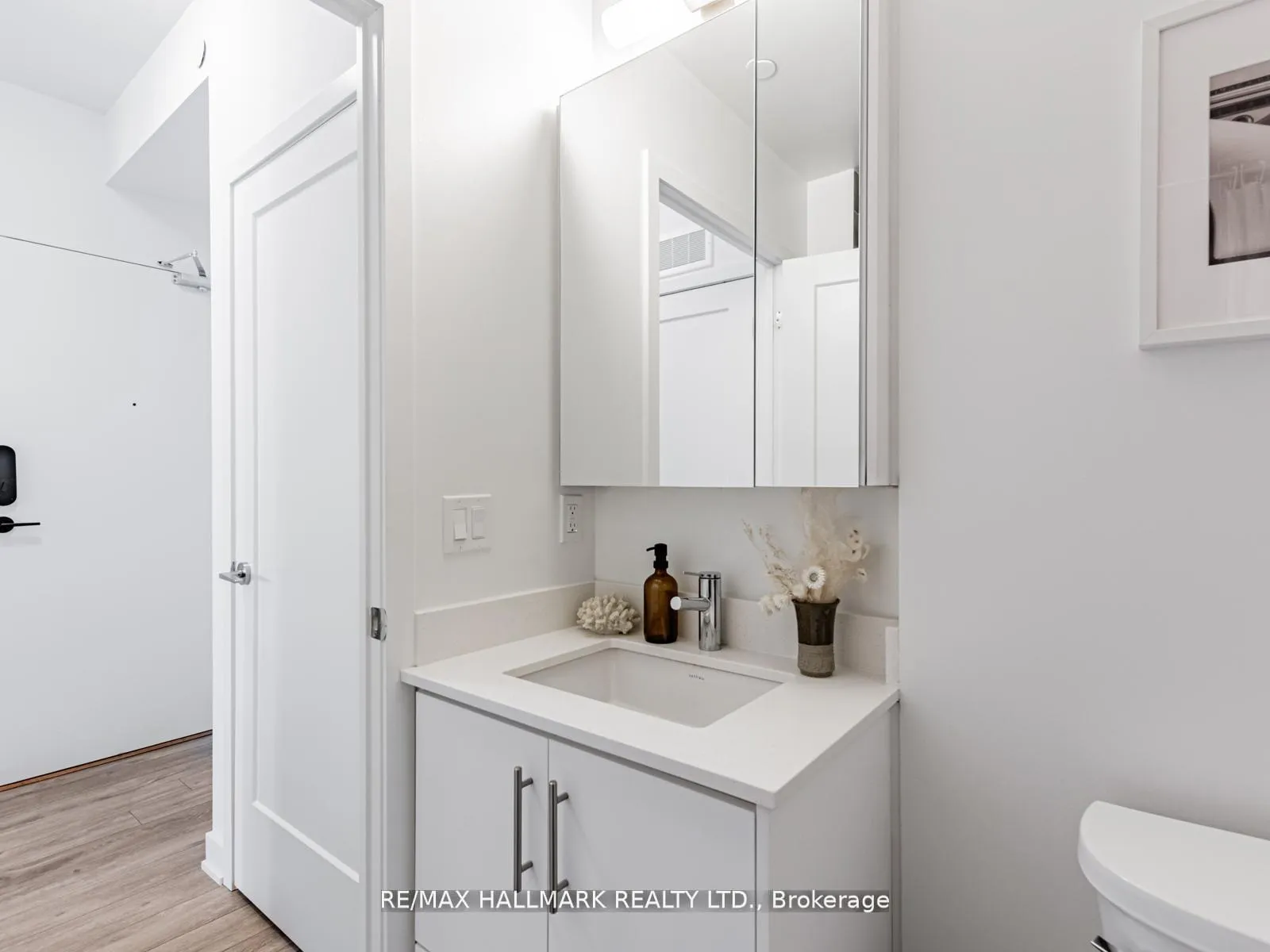 Photo 14 of Unit 404, 105 Oneida Crescent, Richmond Hill, Langstaff — HOMEH