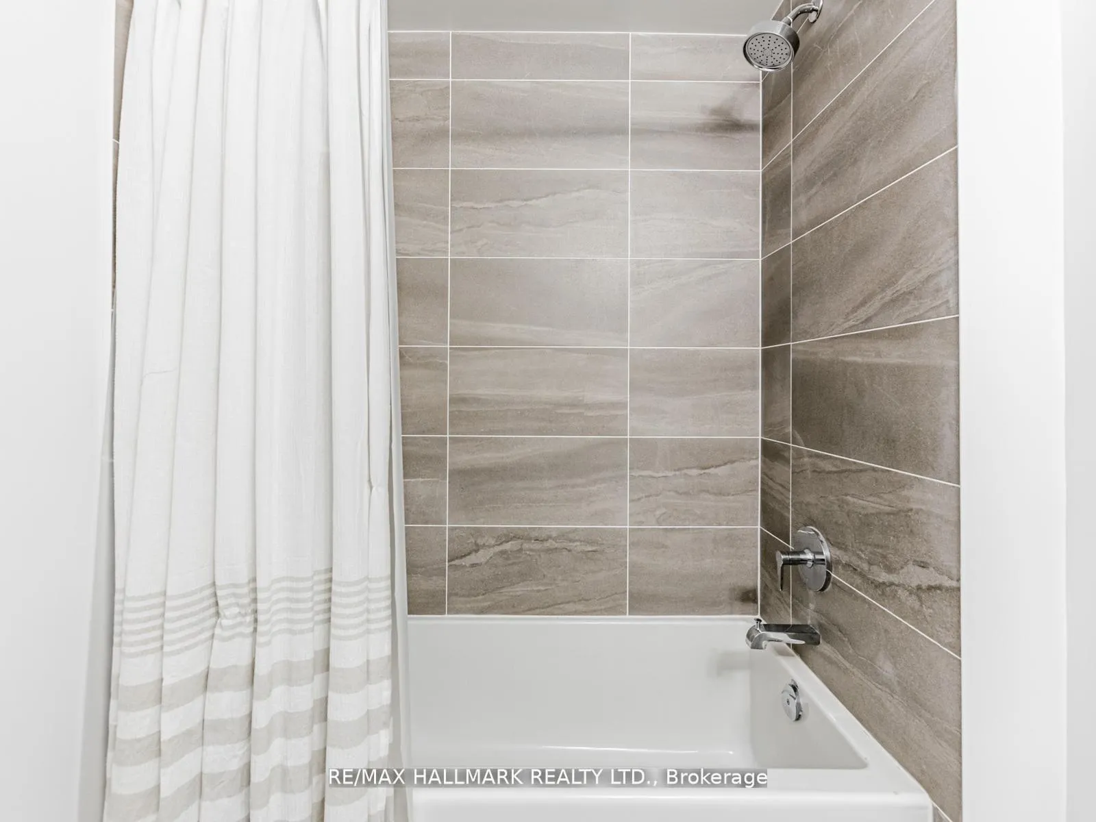 Photo 15 of Unit 404, 105 Oneida Crescent, Richmond Hill, Langstaff — HOMEH