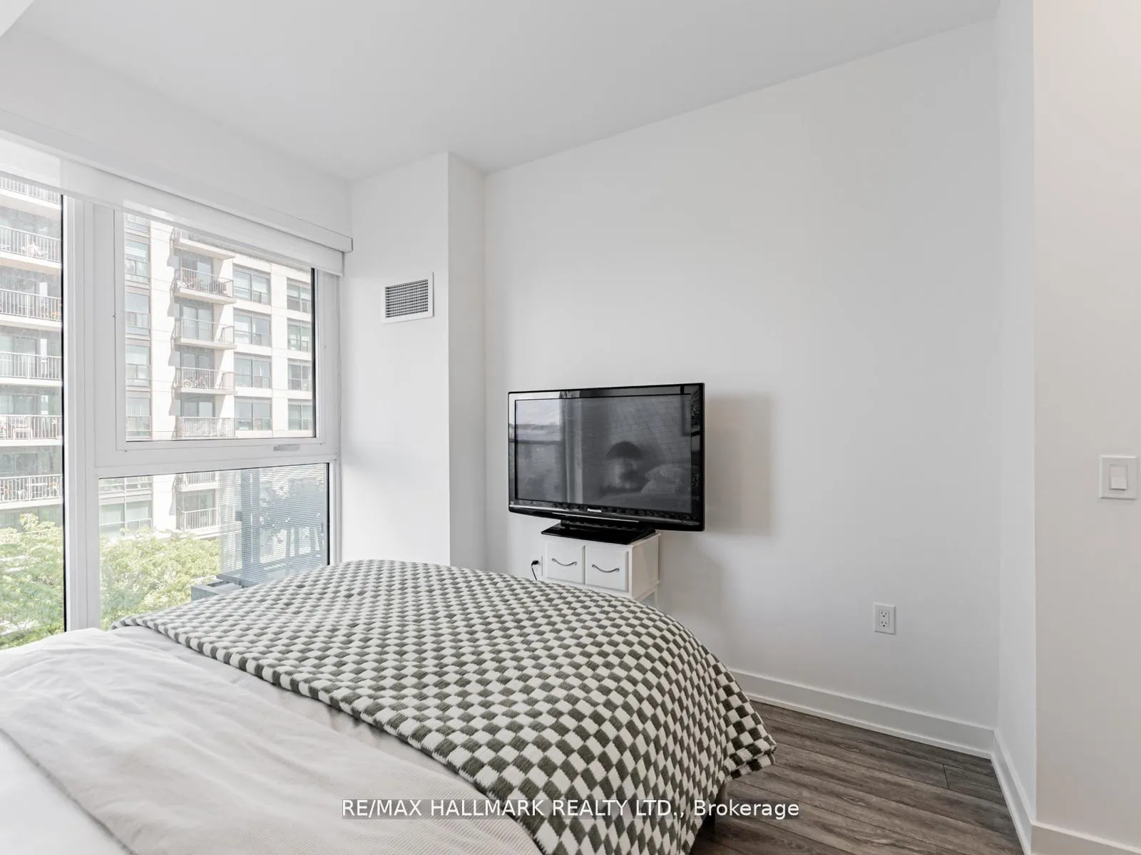 Photo 20 of Unit 404, 105 Oneida Crescent, Richmond Hill, Langstaff — HOMEH