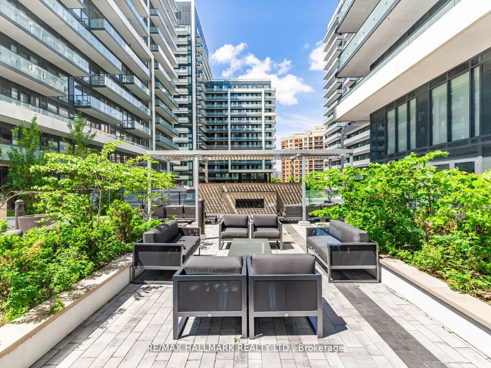 Photo 34 of Unit 404, 105 Oneida Crescent, Richmond Hill, Langstaff — HOMEH