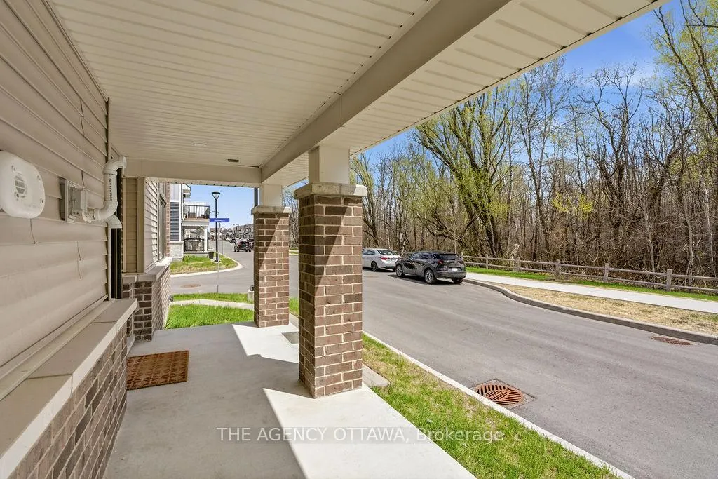 Photo 5 of 920 Nova Private, Ottawa, Barrhaven - Half Moon Bay — HOMEH