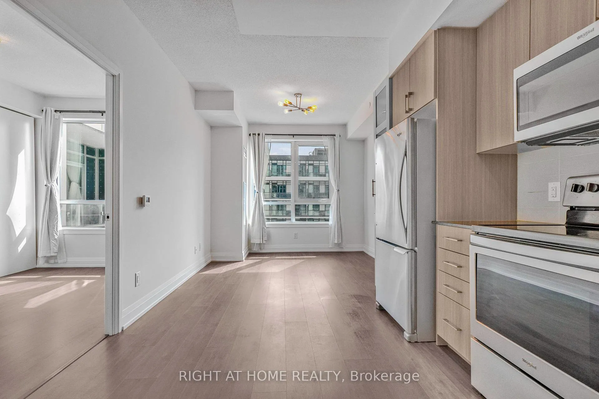 Photo 4 of Unit 633, 591 Sheppard Avenue, North York, Bayview Village — HOMEH