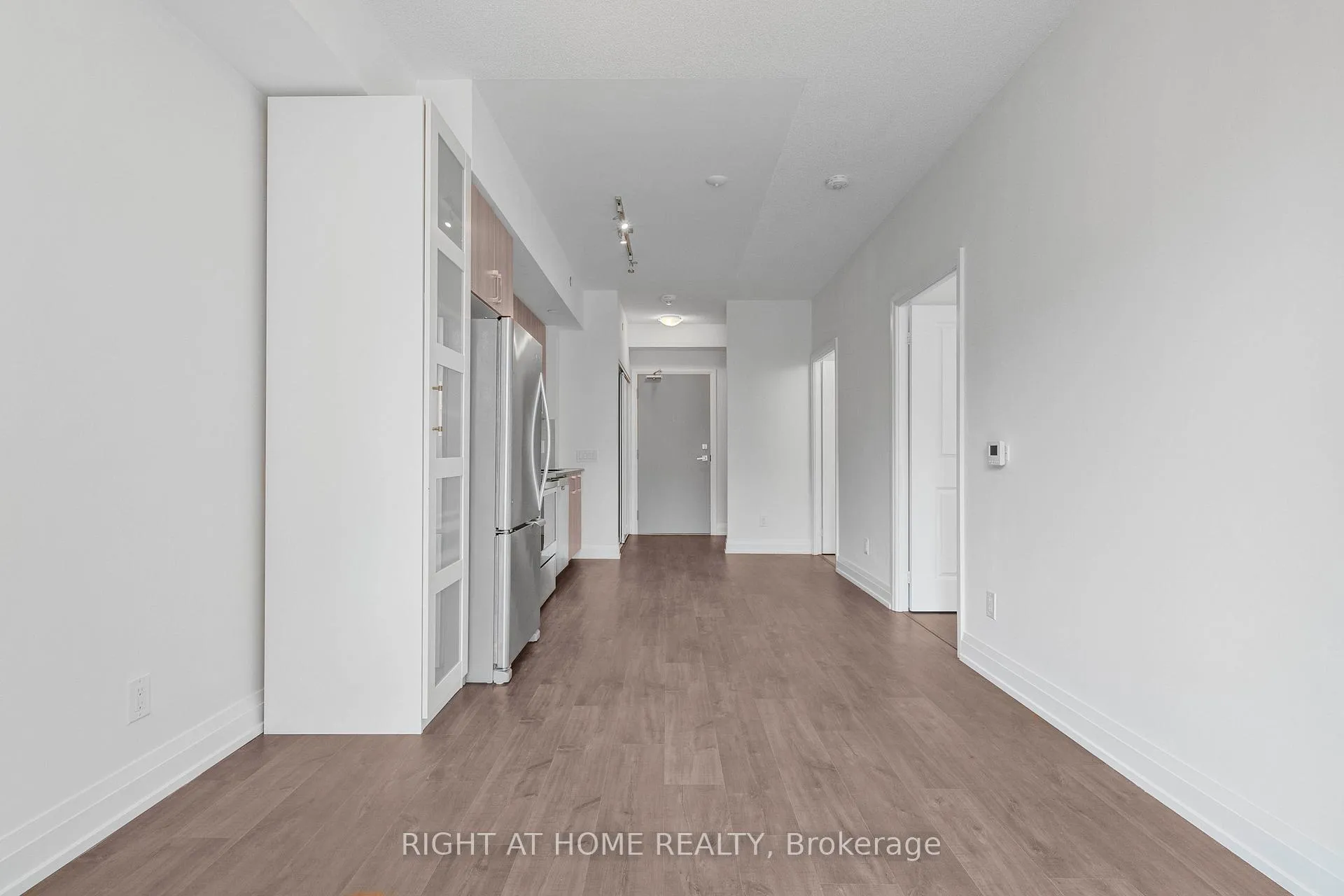 Photo 5 of Unit 633, 591 Sheppard Avenue, North York, Bayview Village — HOMEH