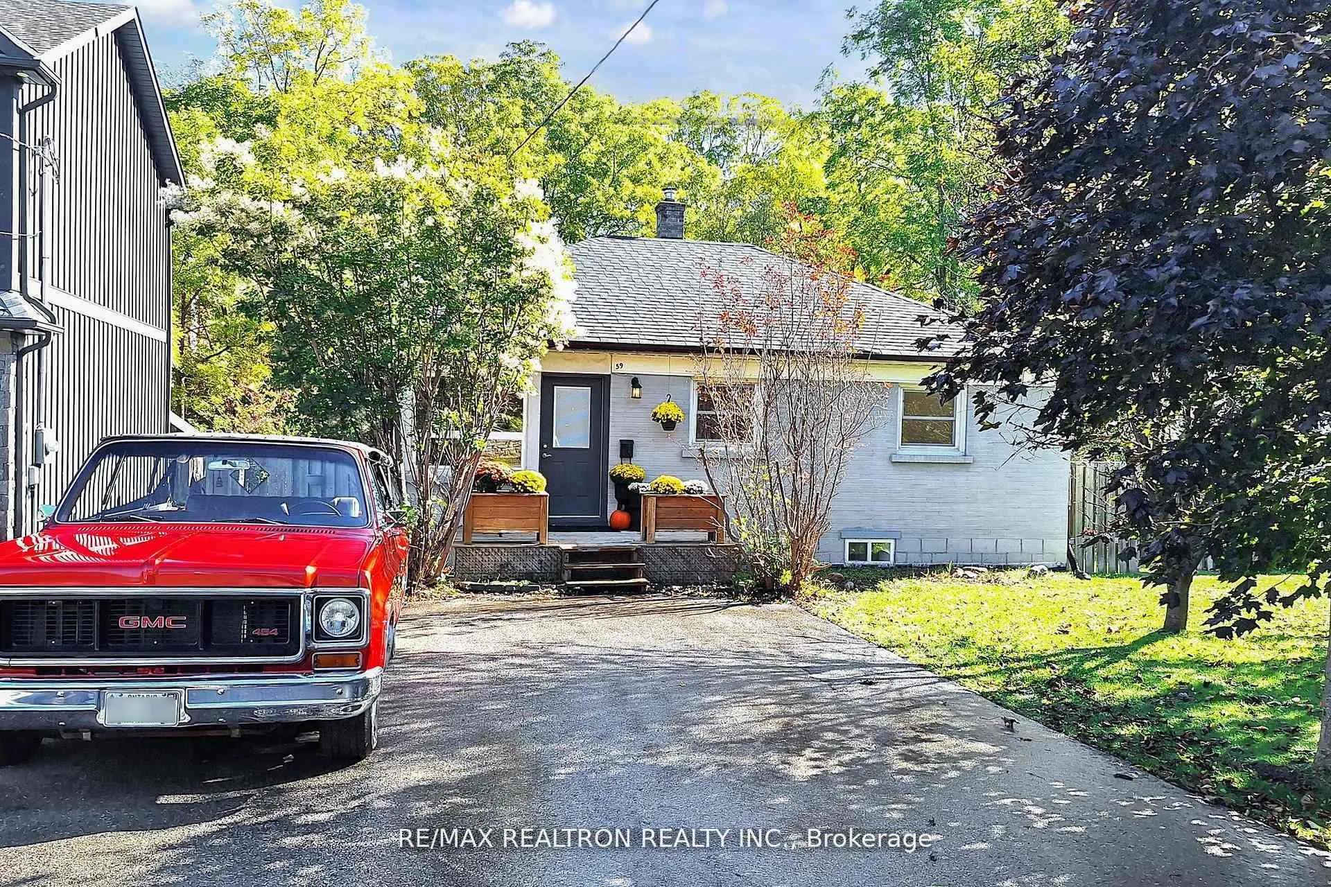 Photo 2 of 59 Machell Avenue, Aurora, Aurora Village — HOMEH