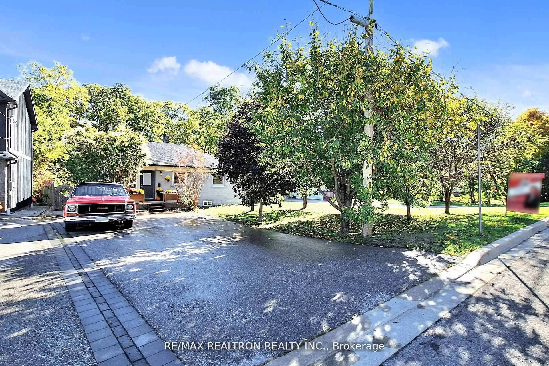 Photo 3 of 59 Machell Avenue, Aurora, Aurora Village — HOMEH