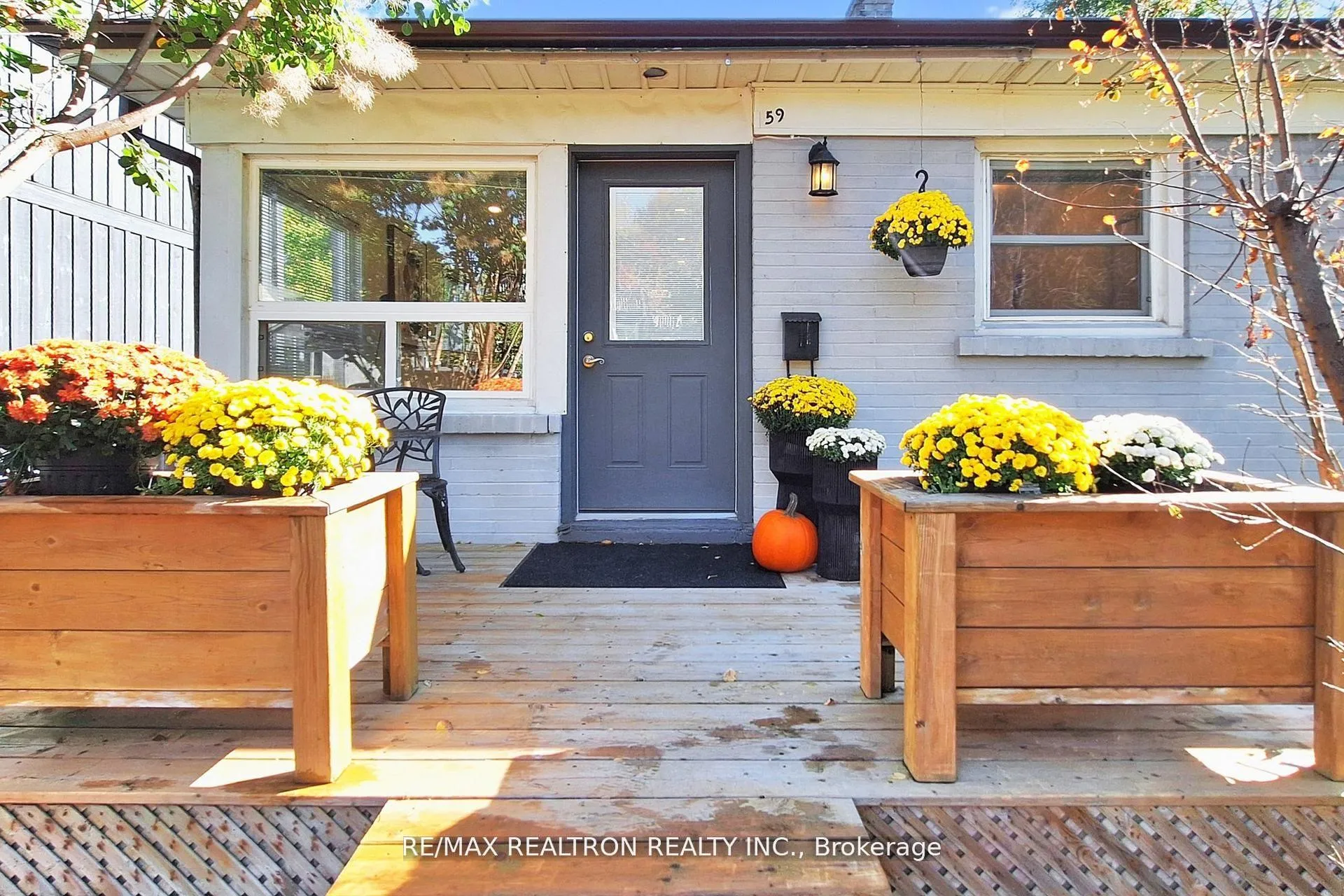 Photo 4 of 59 Machell Avenue, Aurora, Aurora Village — HOMEH