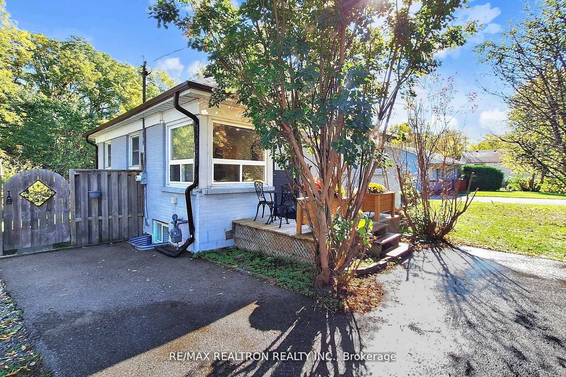 Photo 5 of 59 Machell Avenue, Aurora, Aurora Village — HOMEH