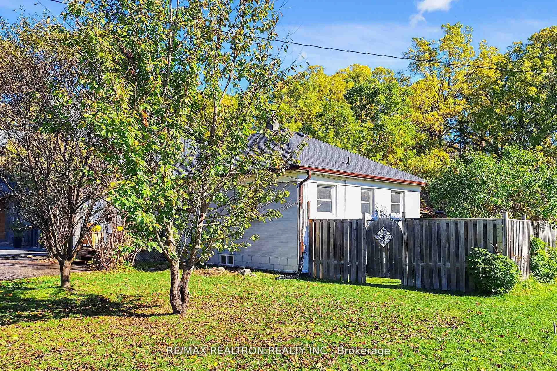 Photo 6 of 59 Machell Avenue, Aurora, Aurora Village — HOMEH