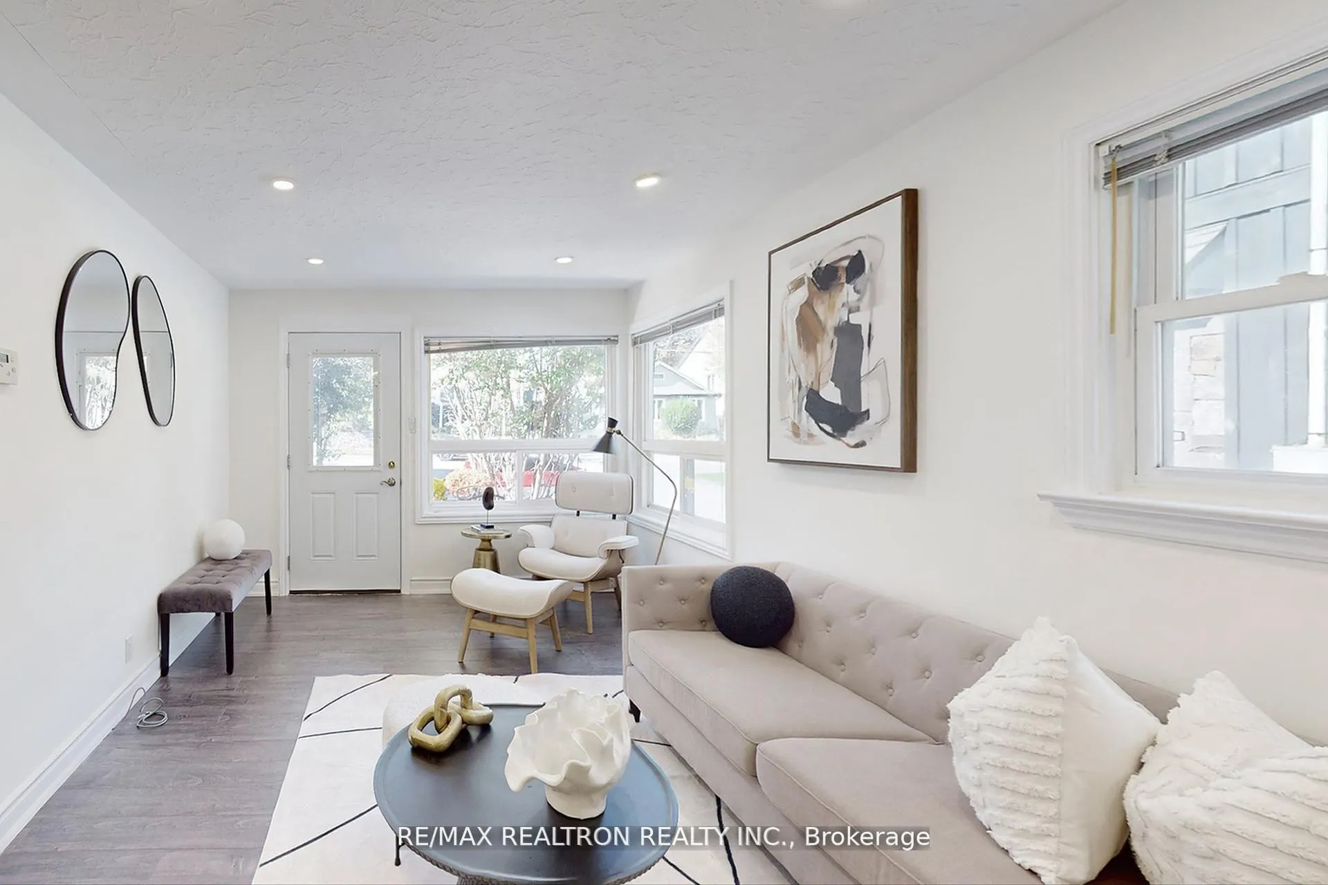 Photo 10 of 59 Machell Avenue, Aurora, Aurora Village — HOMEH