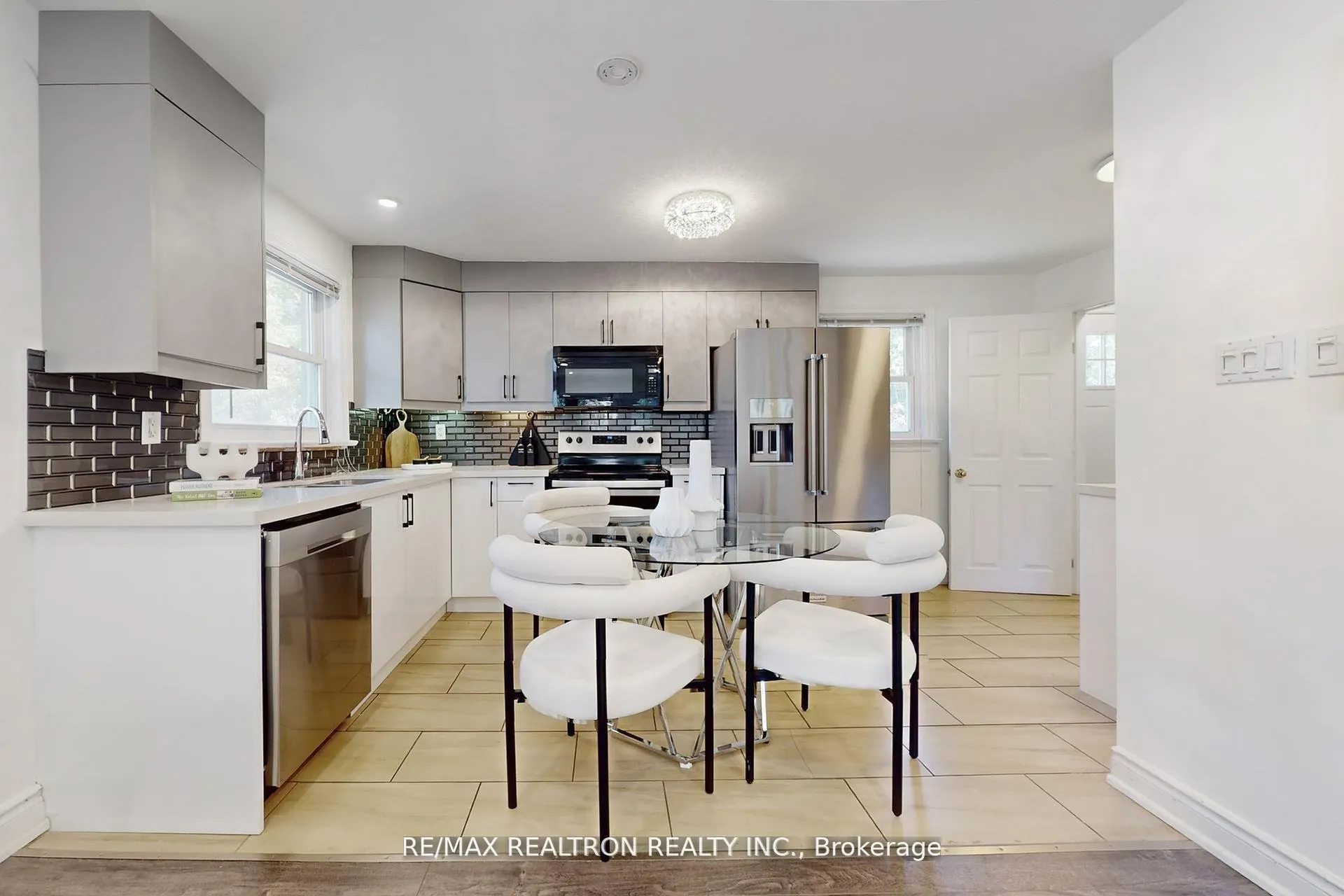Photo 13 of 59 Machell Avenue, Aurora, Aurora Village — HOMEH