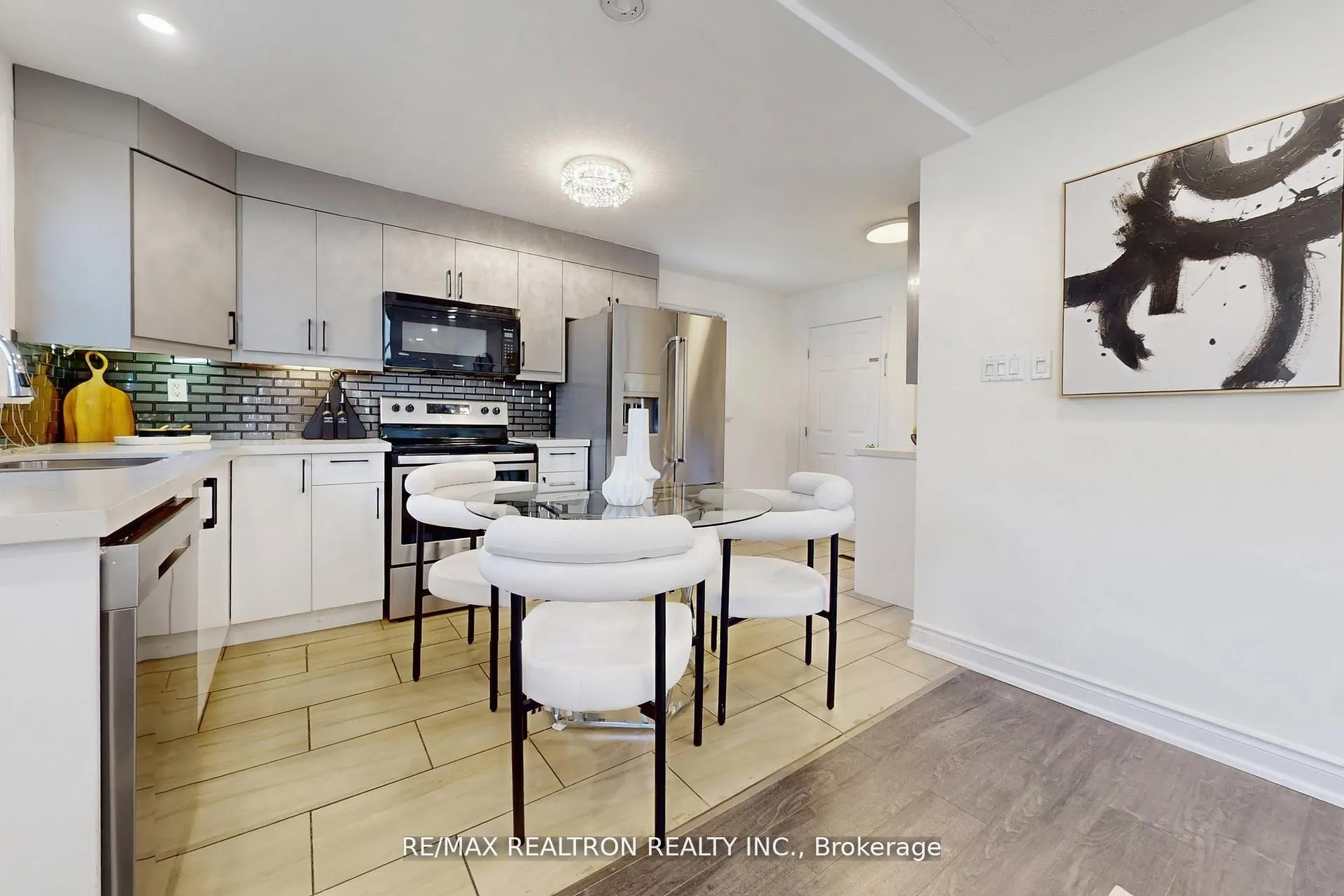 Photo 14 of 59 Machell Avenue, Aurora, Aurora Village — HOMEH