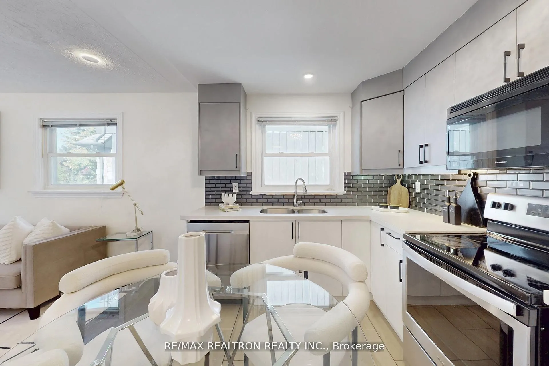 Photo 16 of 59 Machell Avenue, Aurora, Aurora Village — HOMEH