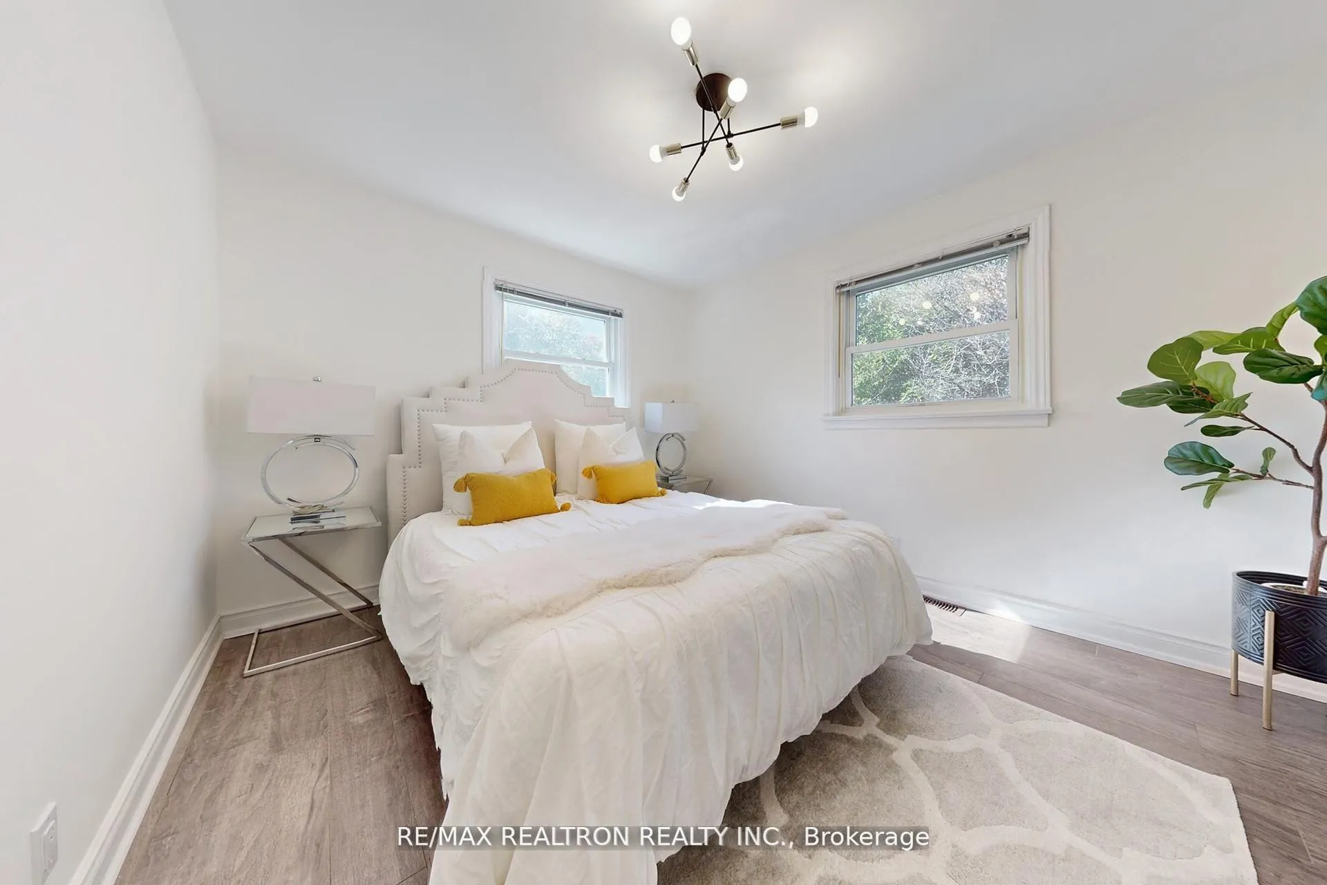 Photo 17 of 59 Machell Avenue, Aurora, Aurora Village — HOMEH