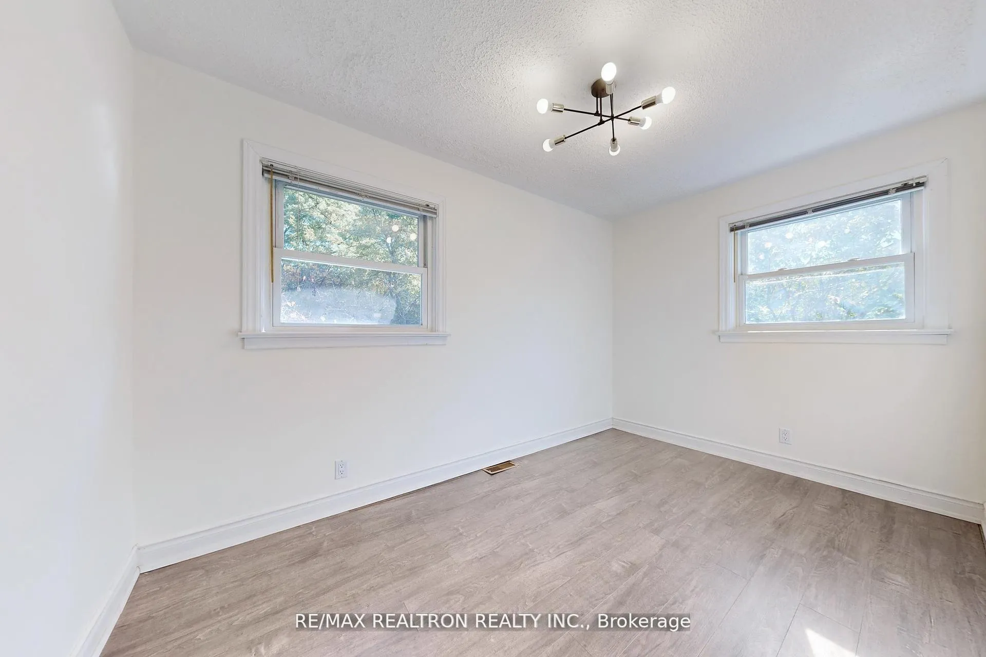 Photo 22 of 59 Machell Avenue, Aurora, Aurora Village — HOMEH