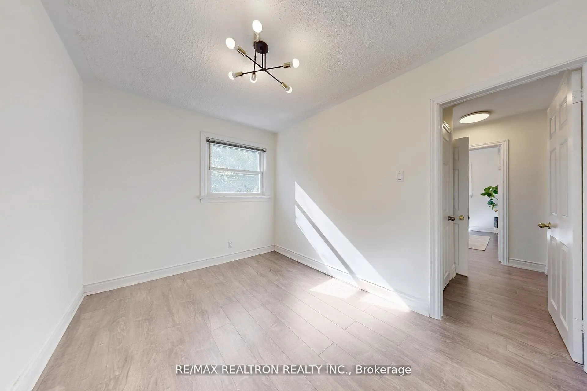 Photo 23 of 59 Machell Avenue, Aurora, Aurora Village — HOMEH