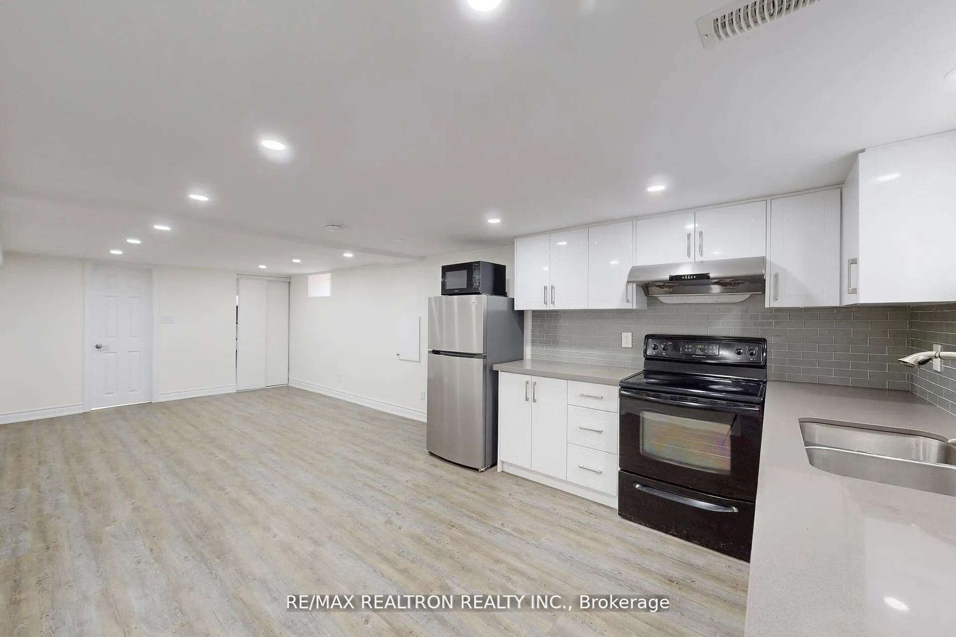 Photo 33 of 59 Machell Avenue, Aurora, Aurora Village — HOMEH