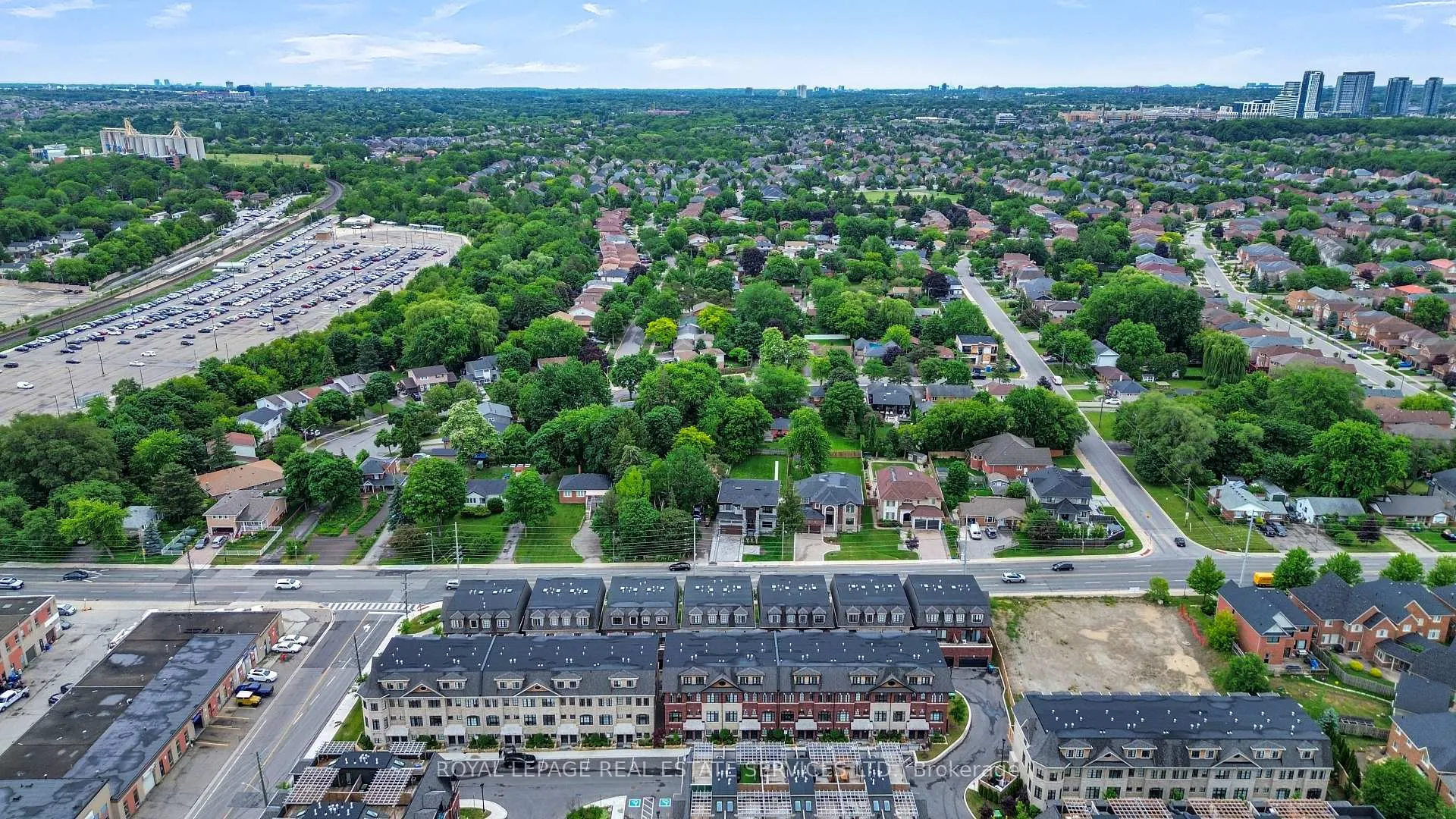 Photo 41 of 35 Lunar Crescent, Mississauga, Streetsville — HOMEH