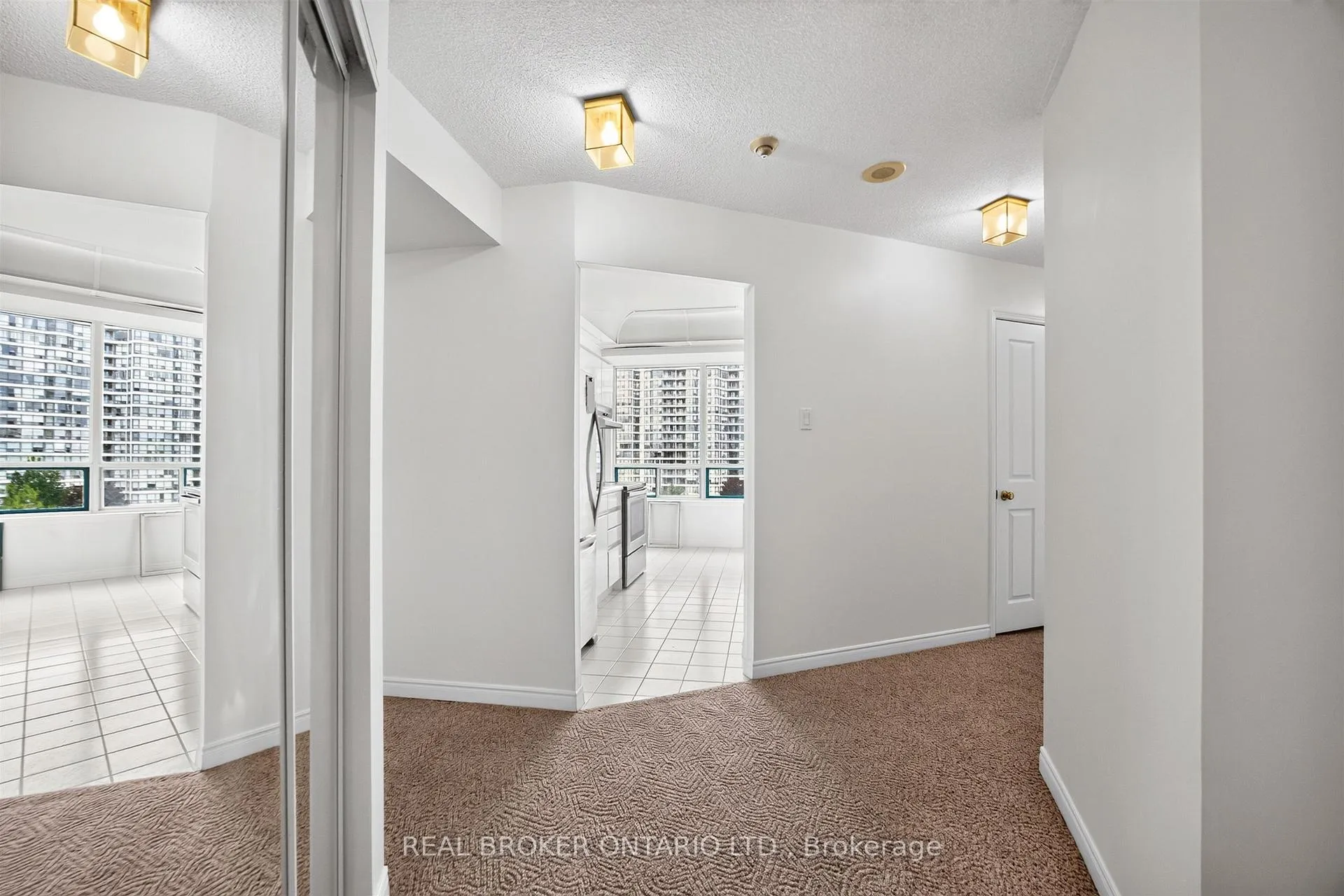 Photo 2 of Unit 501, 7250 Yonge Street, Vaughan, Crestwood-Springfarm-Yorkhill — HOMEH