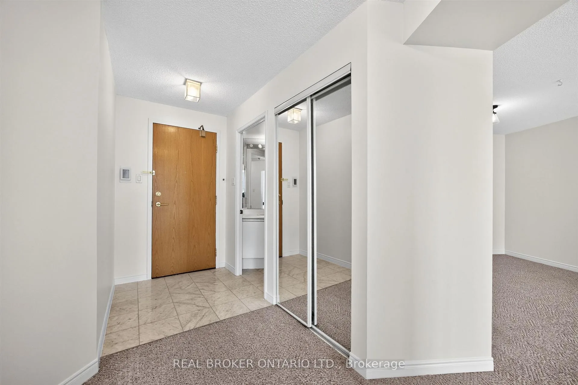 Photo 4 of Unit 501, 7250 Yonge Street, Vaughan, Crestwood-Springfarm-Yorkhill — HOMEH
