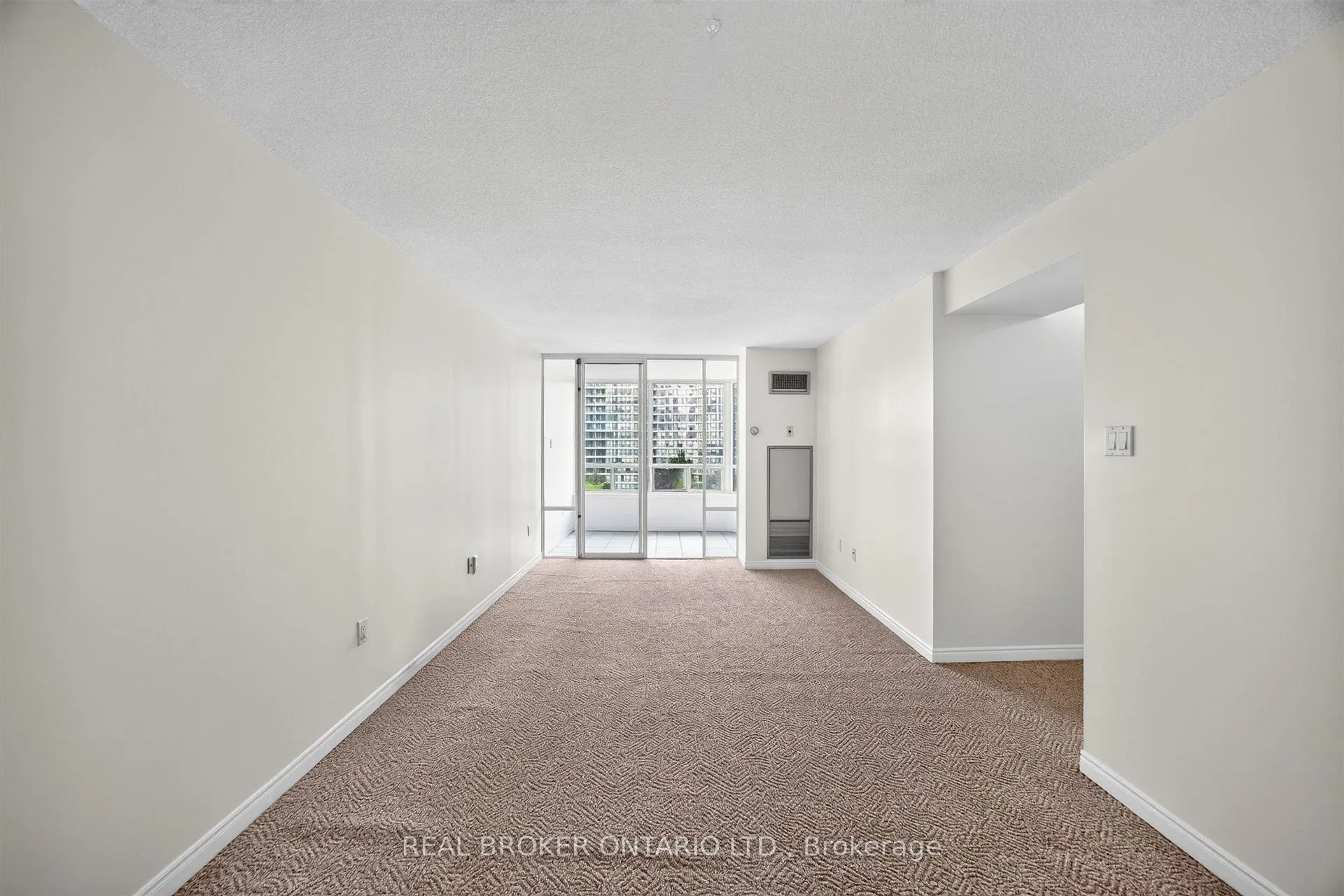 Photo 7 of Unit 501, 7250 Yonge Street, Vaughan, Crestwood-Springfarm-Yorkhill — HOMEH