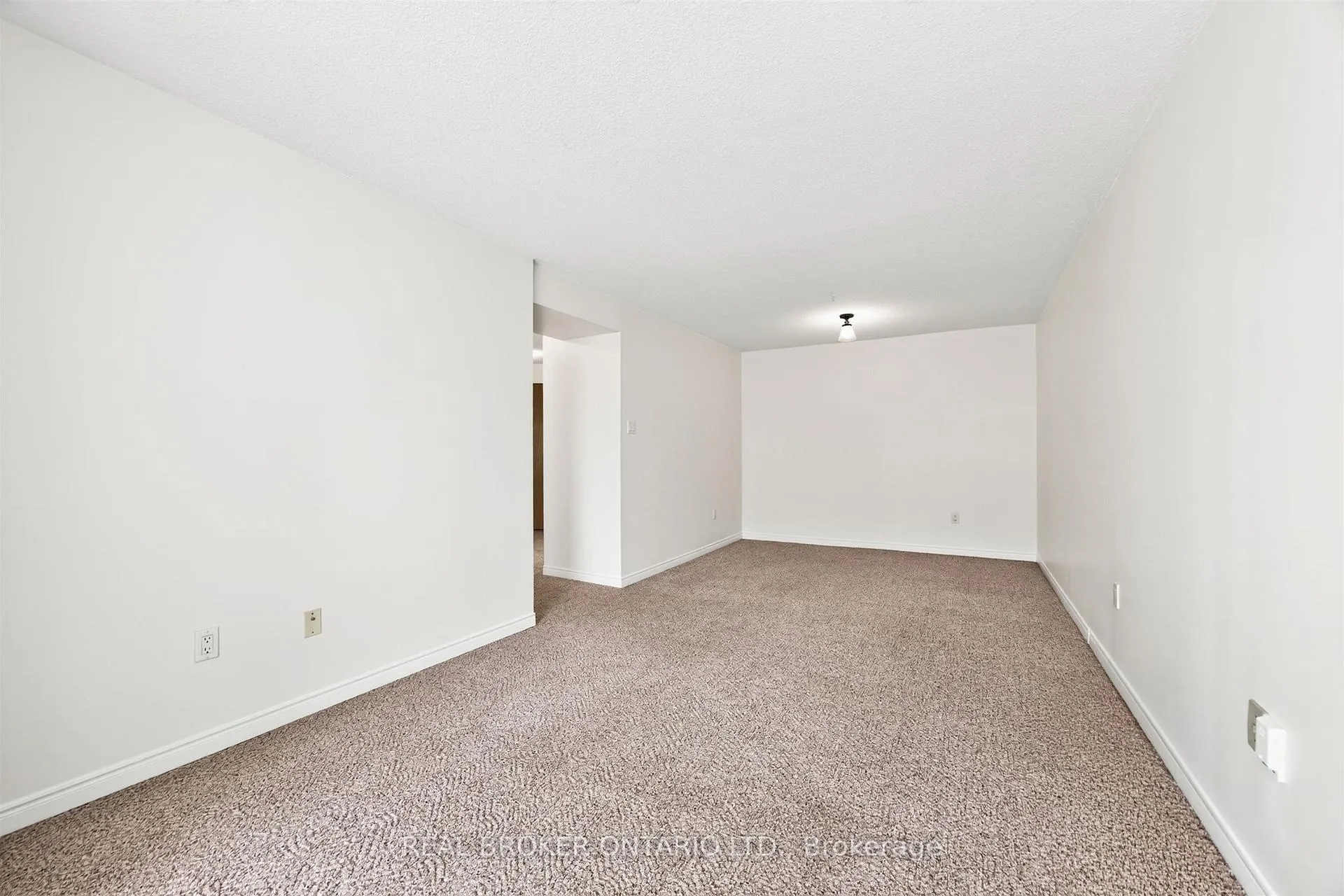 Photo 9 of Unit 501, 7250 Yonge Street, Vaughan, Crestwood-Springfarm-Yorkhill — HOMEH