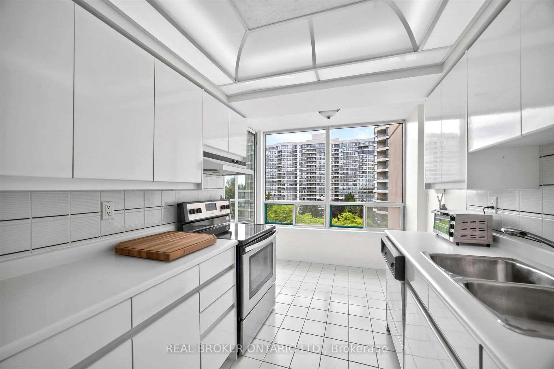 Photo 12 of Unit 501, 7250 Yonge Street, Vaughan, Crestwood-Springfarm-Yorkhill — HOMEH