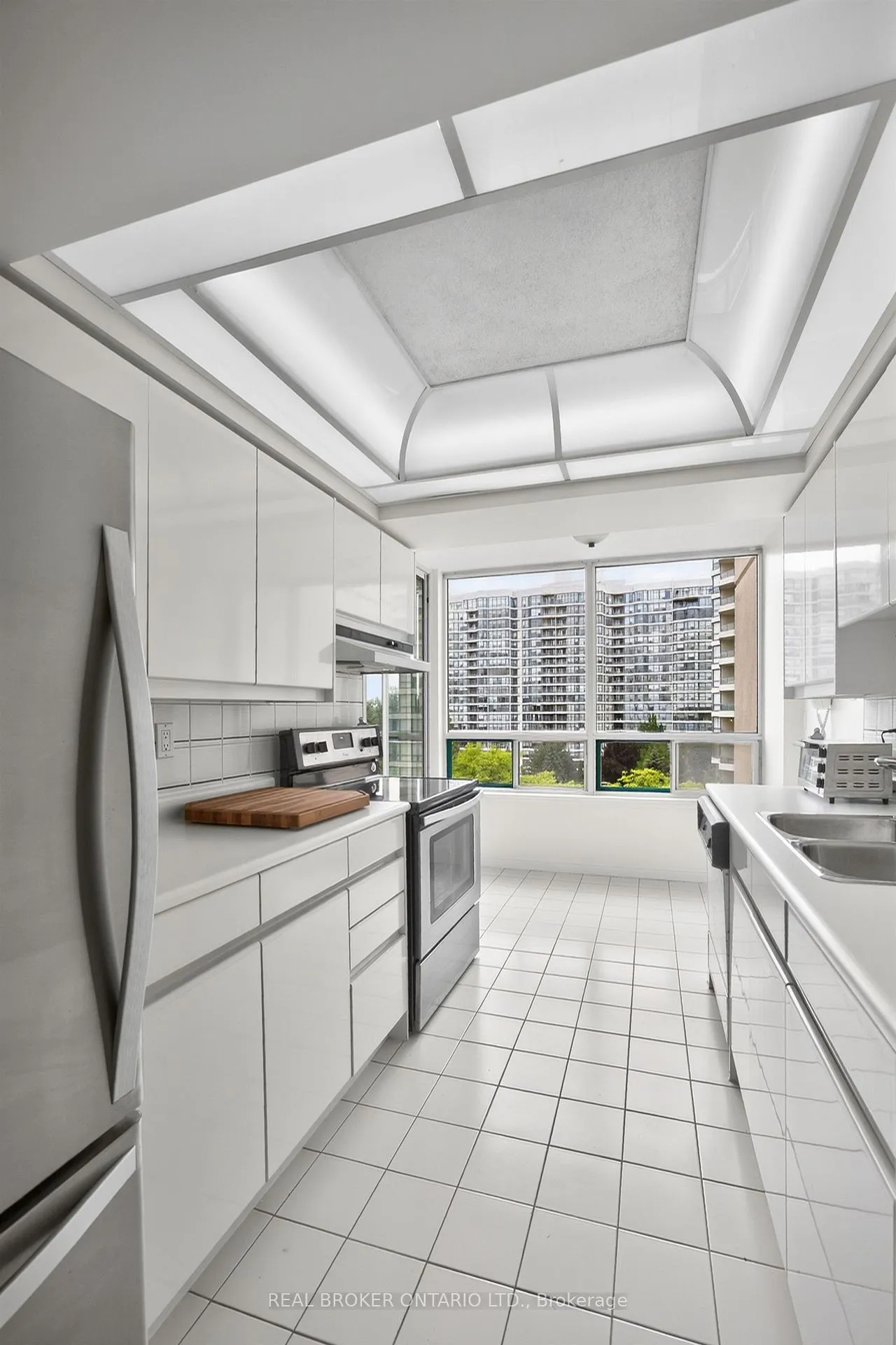 Photo 13 of Unit 501, 7250 Yonge Street, Vaughan, Crestwood-Springfarm-Yorkhill — HOMEH