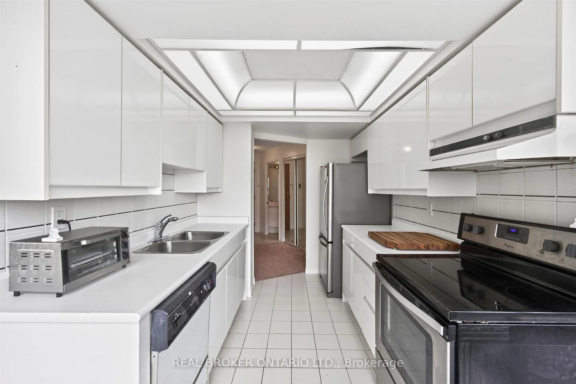 Photo 15 of Unit 501, 7250 Yonge Street, Vaughan, Crestwood-Springfarm-Yorkhill — HOMEH
