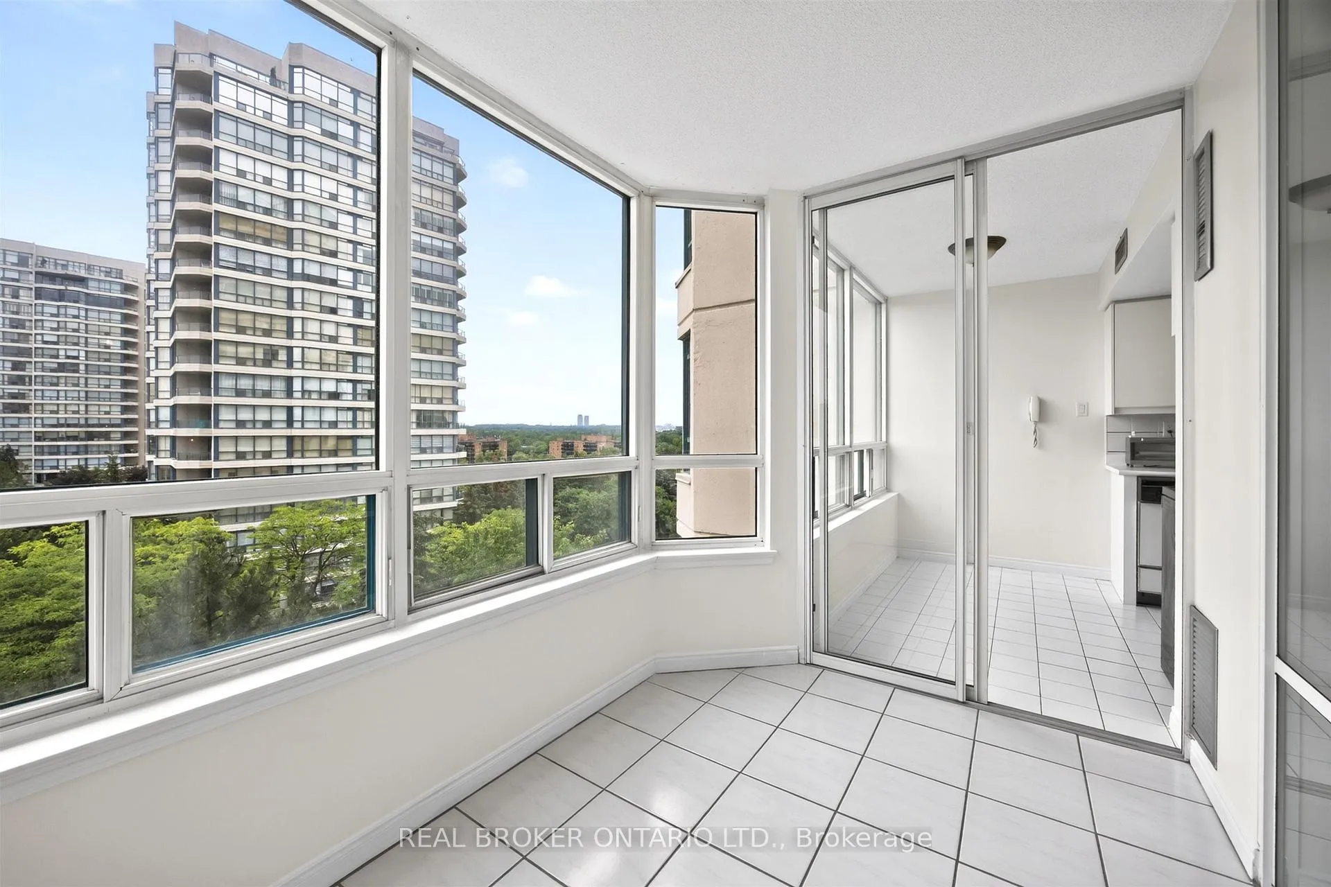 Photo 18 of Unit 501, 7250 Yonge Street, Vaughan, Crestwood-Springfarm-Yorkhill — HOMEH