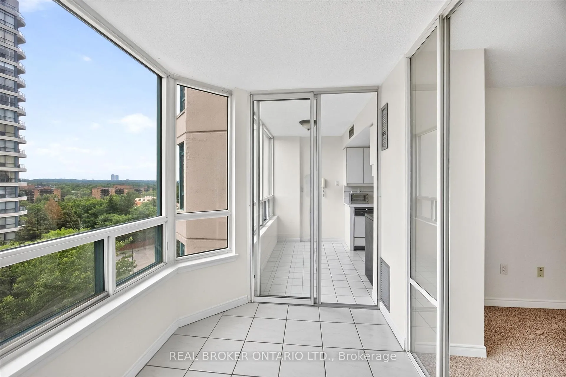 Photo 19 of Unit 501, 7250 Yonge Street, Vaughan, Crestwood-Springfarm-Yorkhill — HOMEH