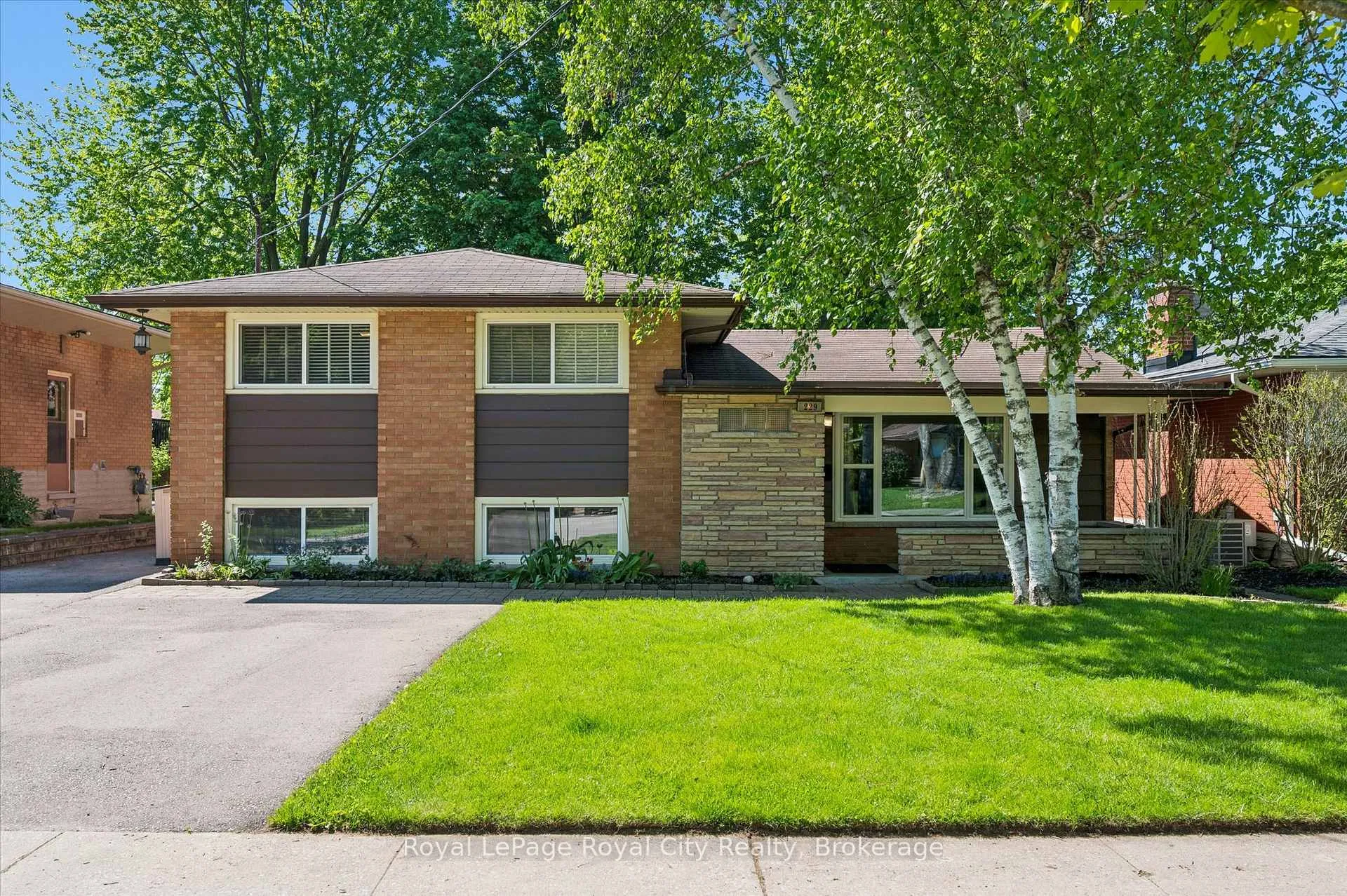 Photo 2 of 229 Ross Avenue, Kitchener — HOMEH