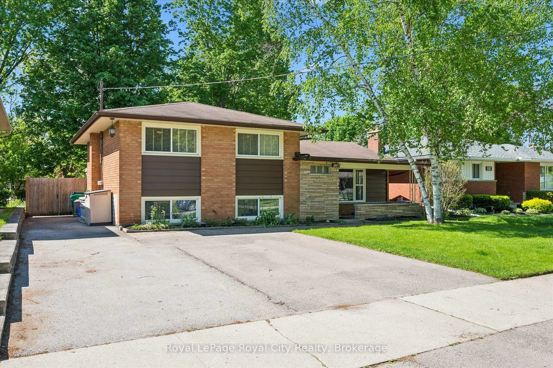Photo 3 of 229 Ross Avenue, Kitchener — HOMEH