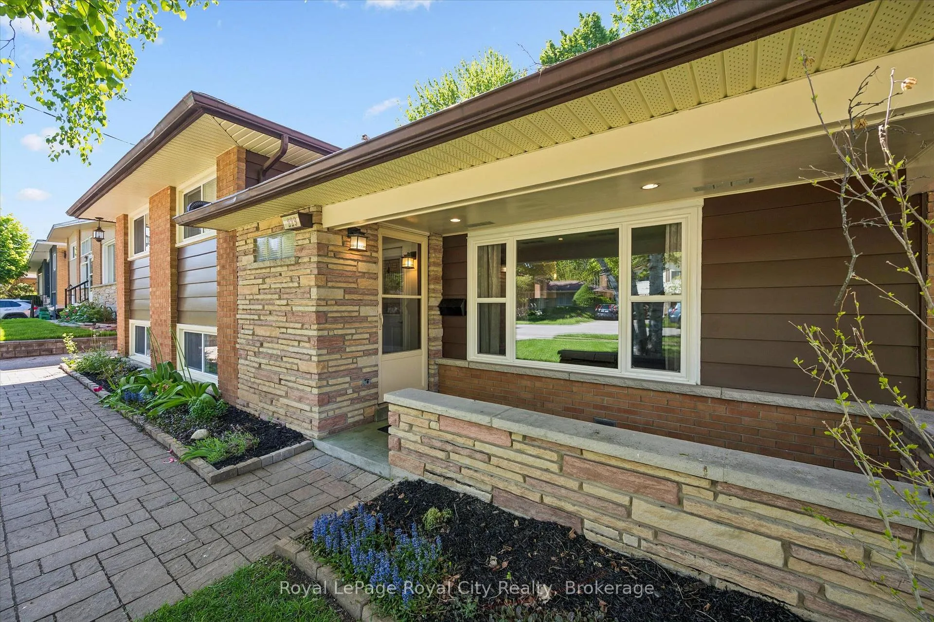 Photo 5 of 229 Ross Avenue, Kitchener — HOMEH