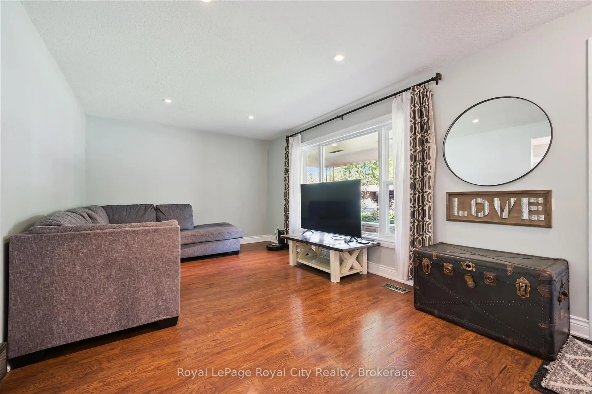 Photo 10 of 229 Ross Avenue, Kitchener — HOMEH